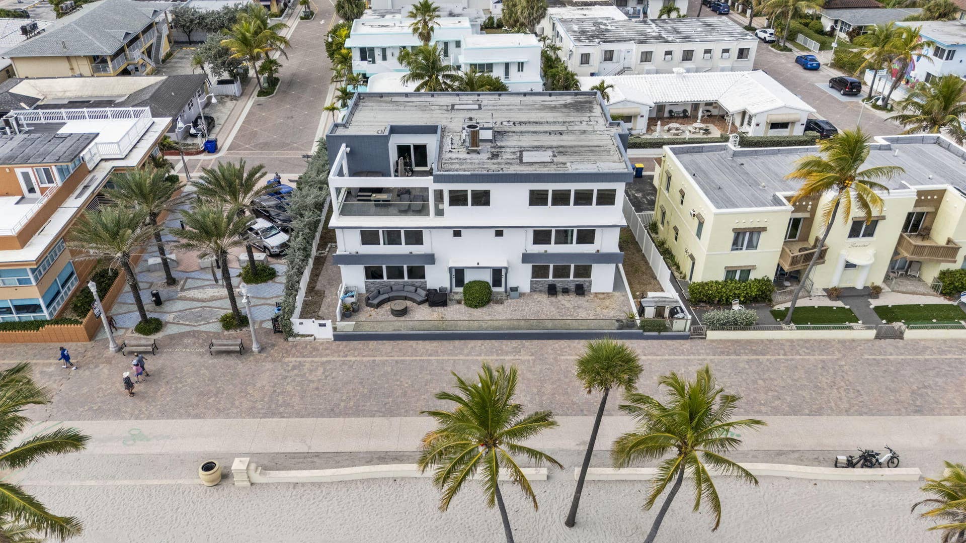 2201 N SURF Road, #1, Hollywood, FL 33019 7-web-or-mls-DJI_20260106123027_0960_D