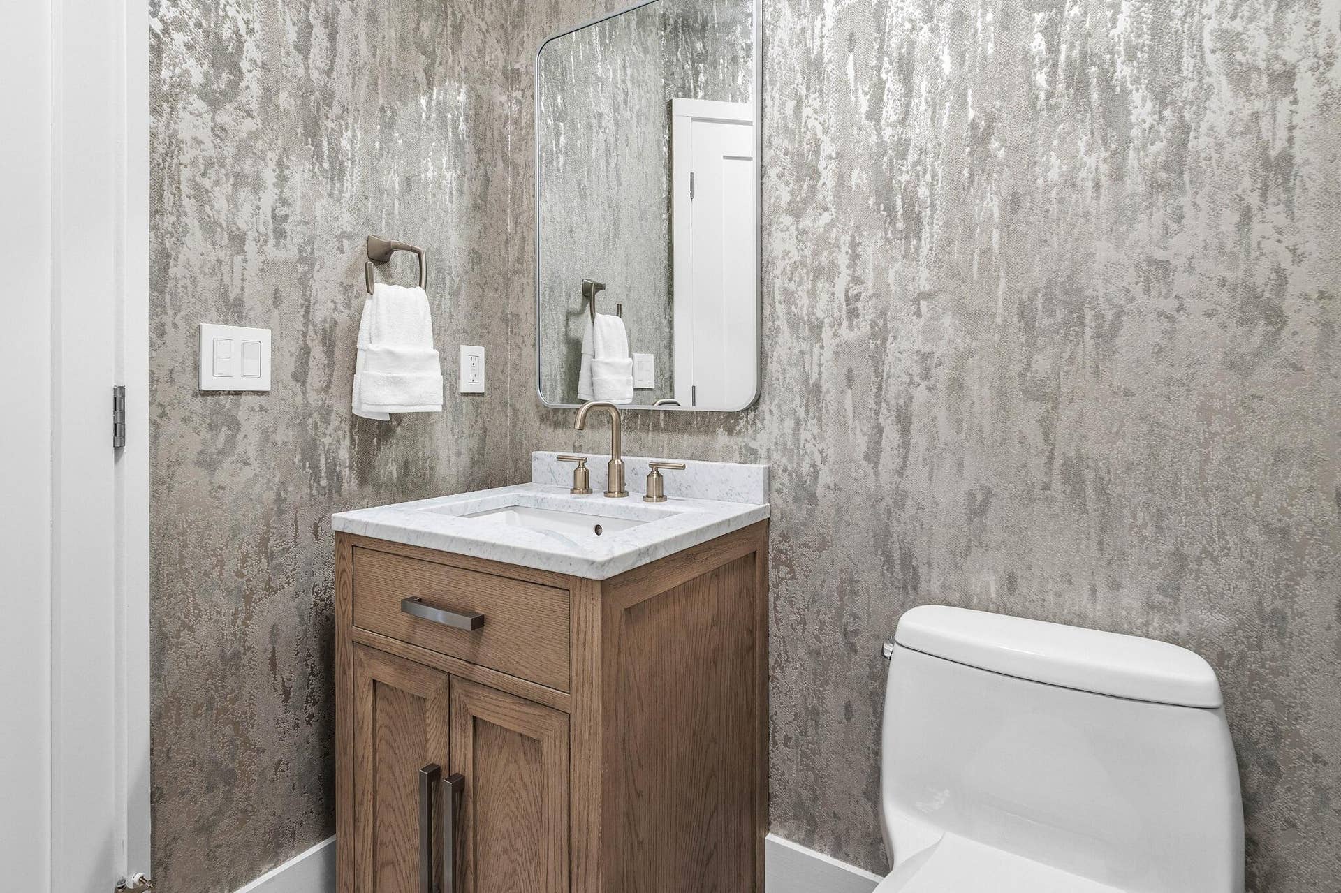 042 - Guest Bath_Powder Room