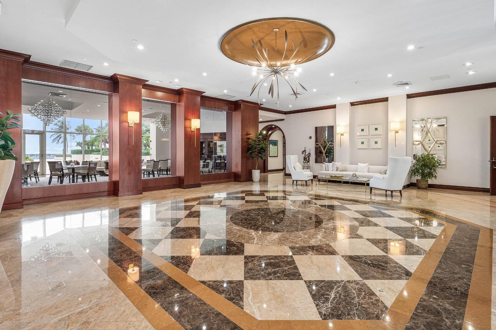 048 - Lobby