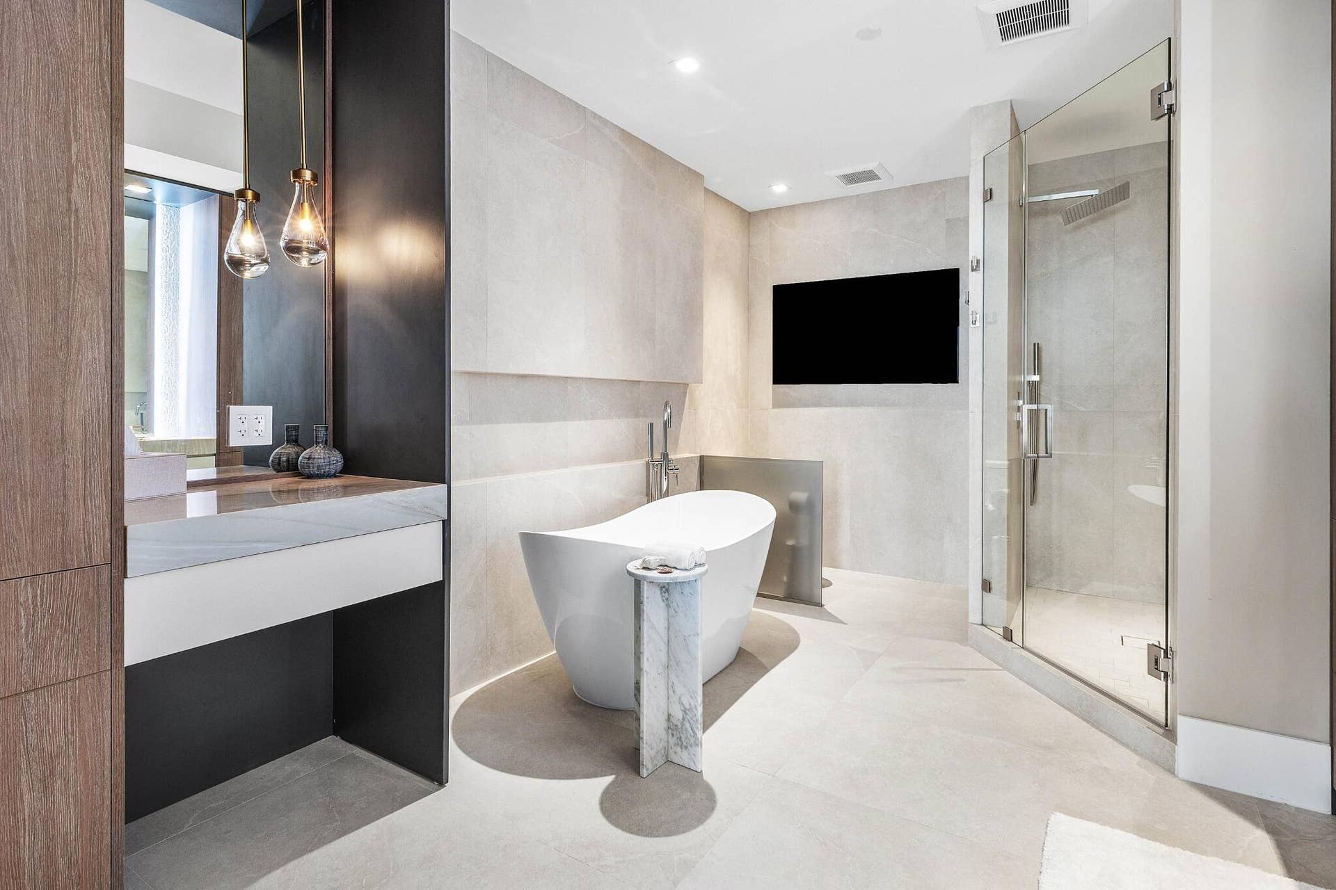 030 - Primary Bathroom