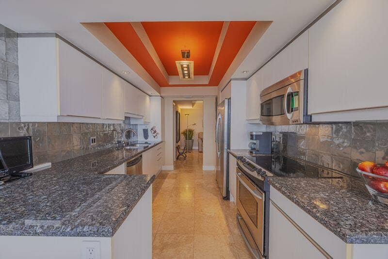 7000 Island Boulevard, #2905, Aventura, FL 33160 7000 Island Blvd (Kitchen3)
