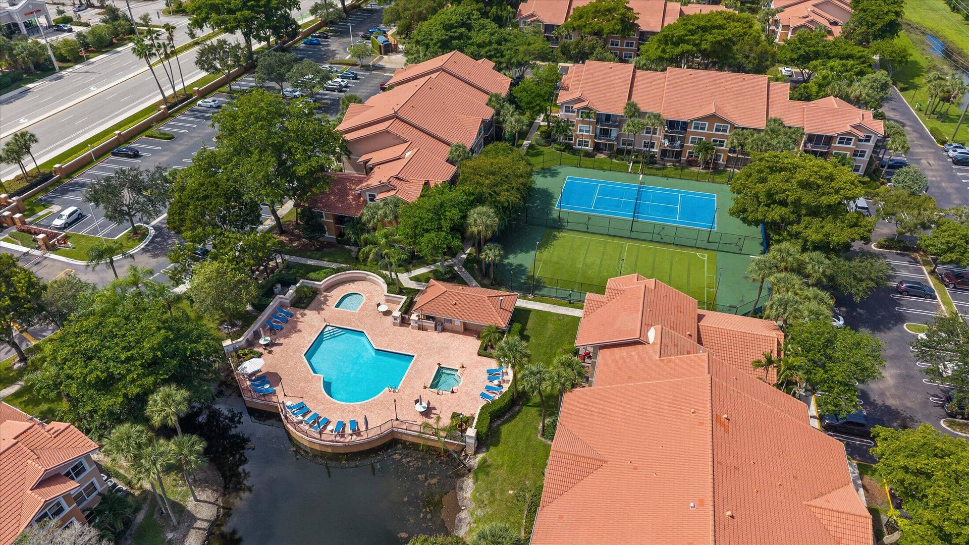 8701 Wiles Road, #306, Coral Springs, FL 33067 Amenties