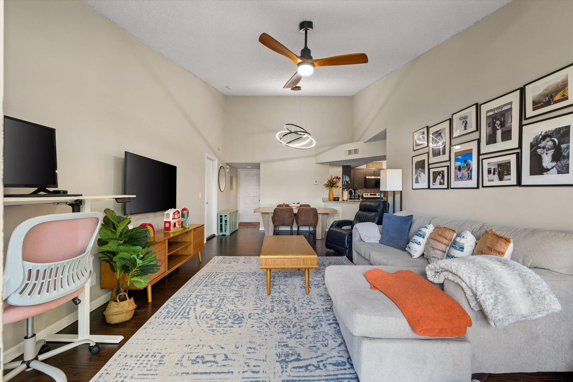 8701 Wiles Road, #306, Coral Springs, FL 33067 Living Room
