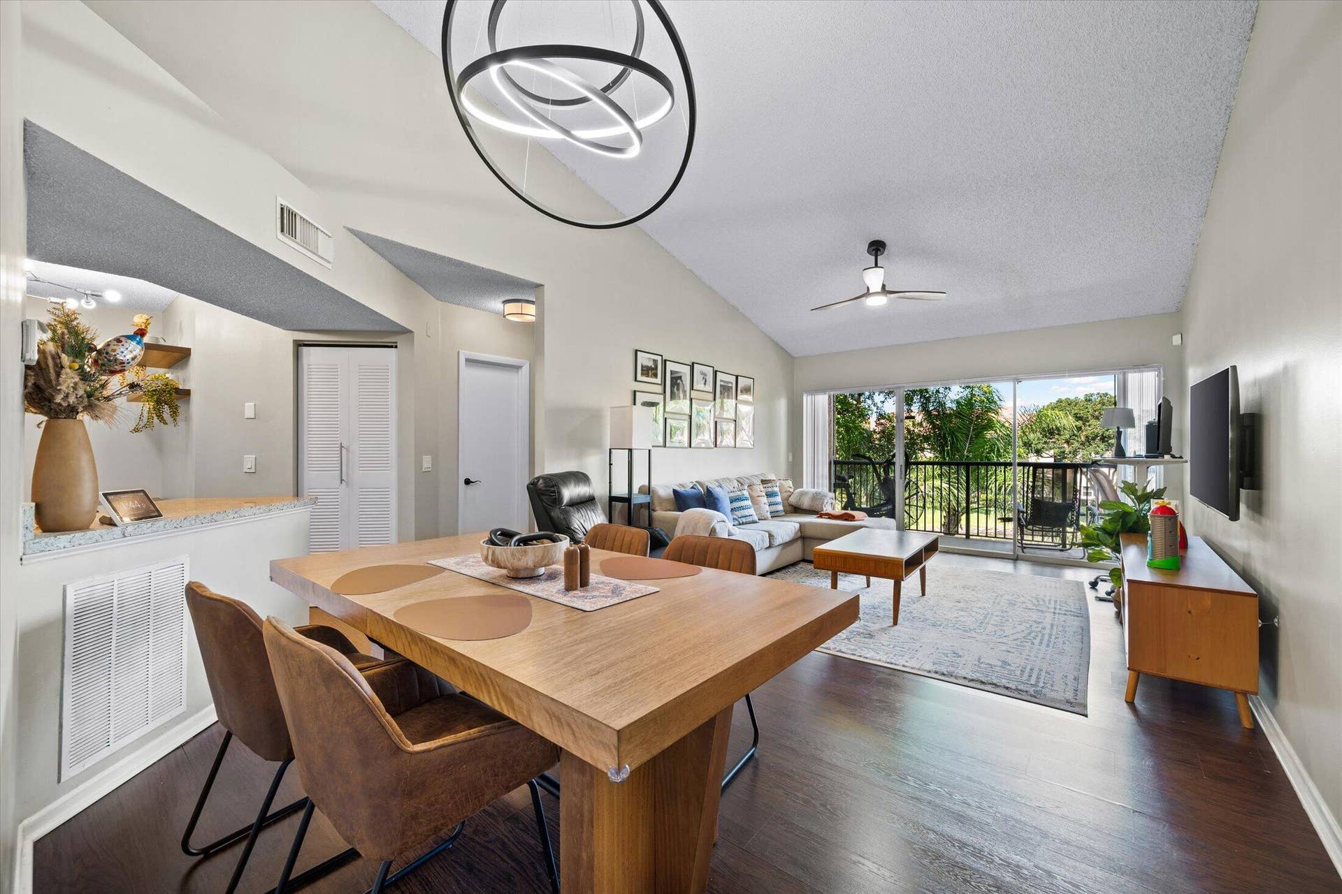 8701 Wiles Road, #306, Coral Springs, FL 33067 Entry