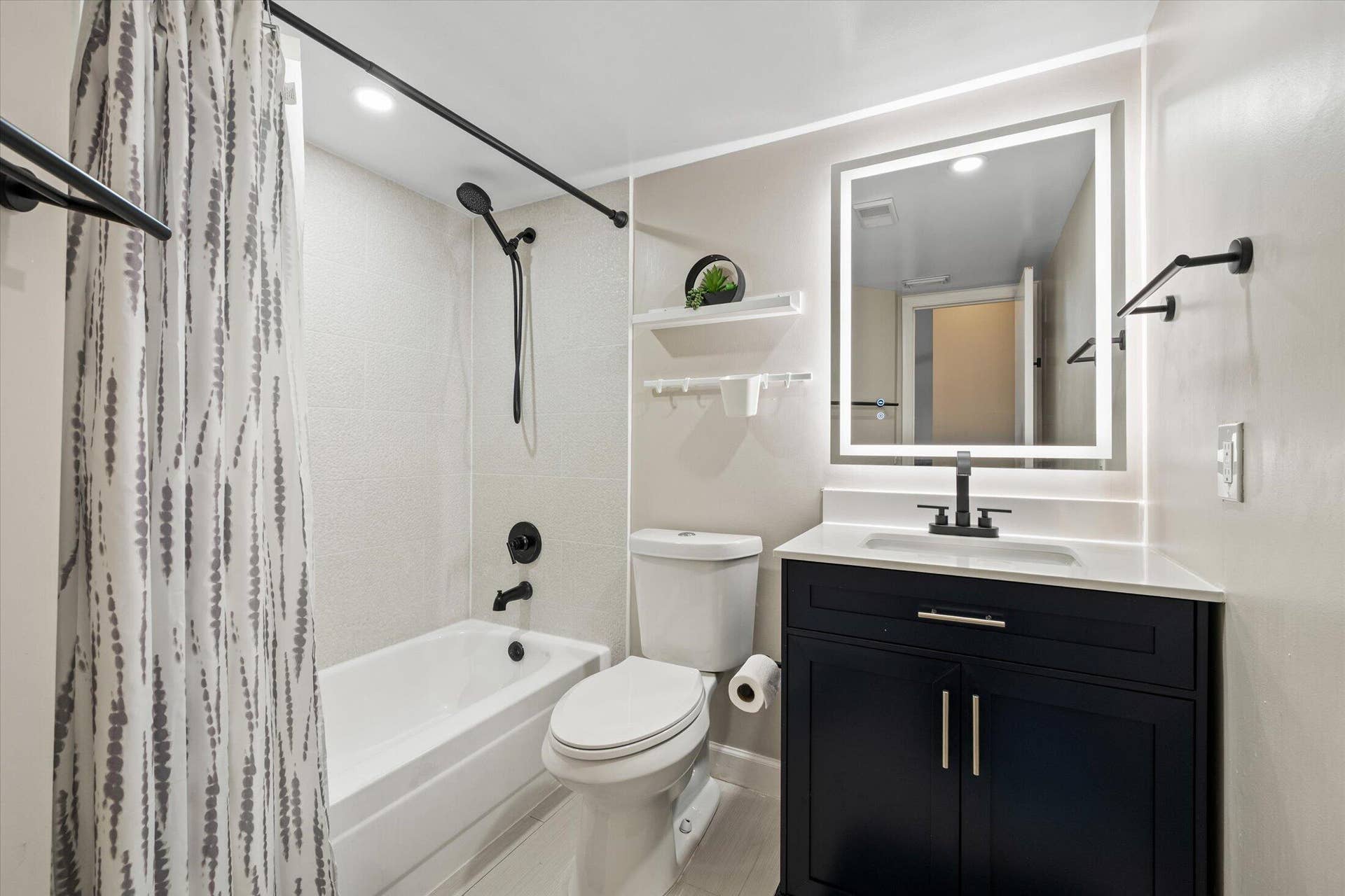 8701 Wiles Road, #306, Coral Springs, FL 33067 Second Bathroom