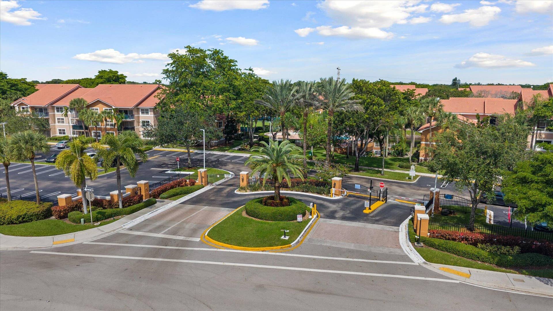 8701 Wiles Road, #306, Coral Springs, FL 33067 Neighborhood Entry