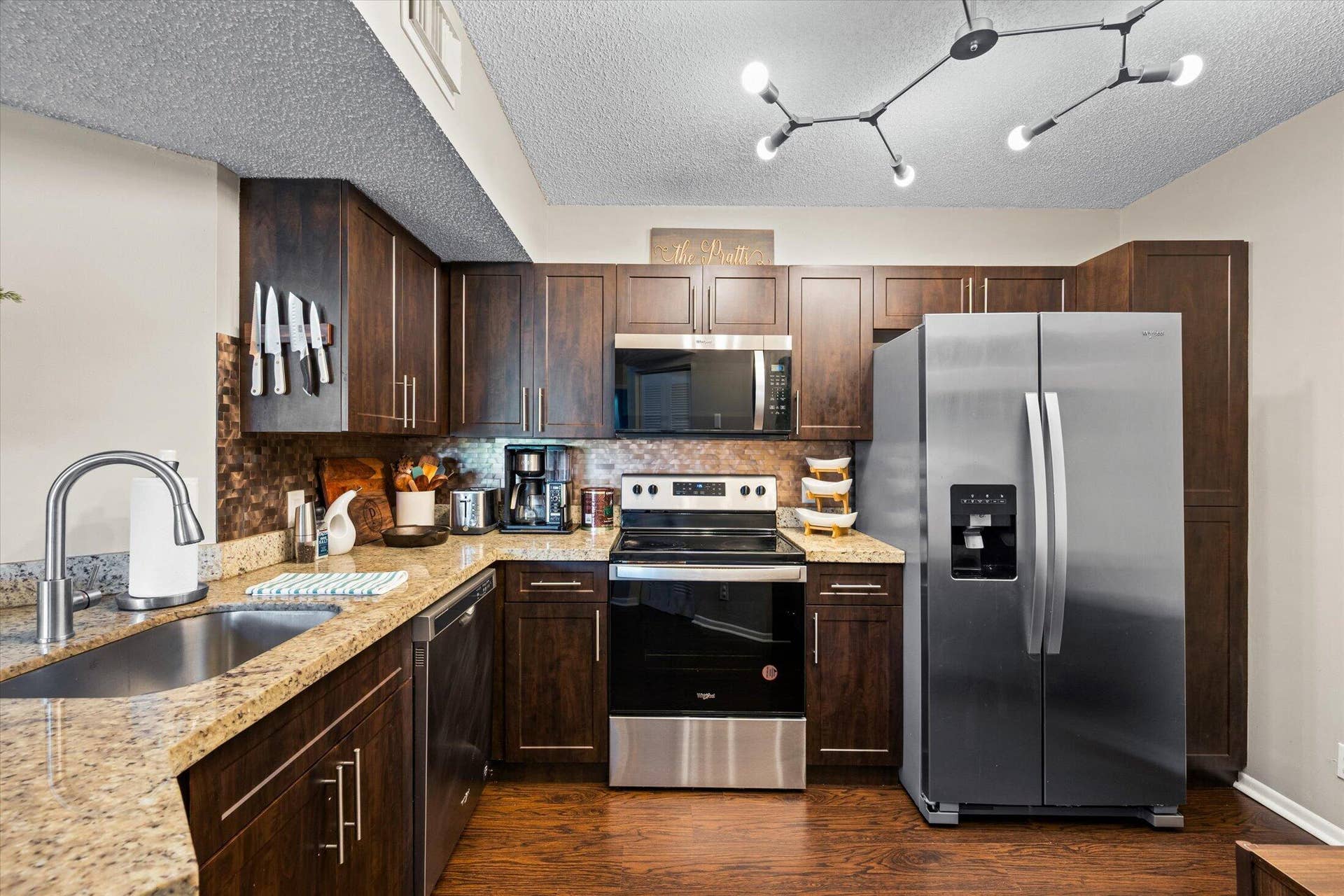 8701 Wiles Road, #306, Coral Springs, FL 33067 Kitchen