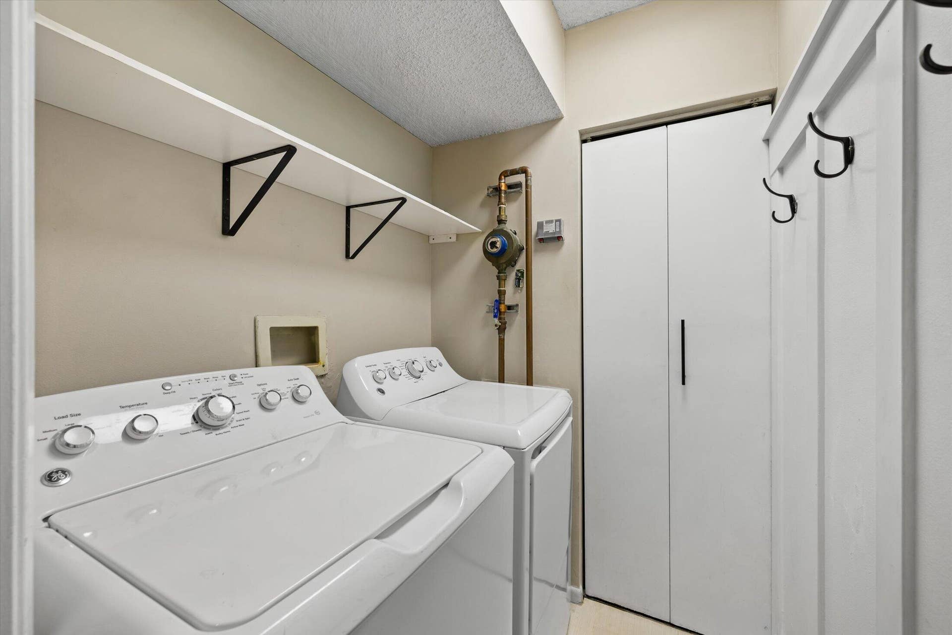 8701 Wiles Road, #306, Coral Springs, FL 33067 Laundry Room