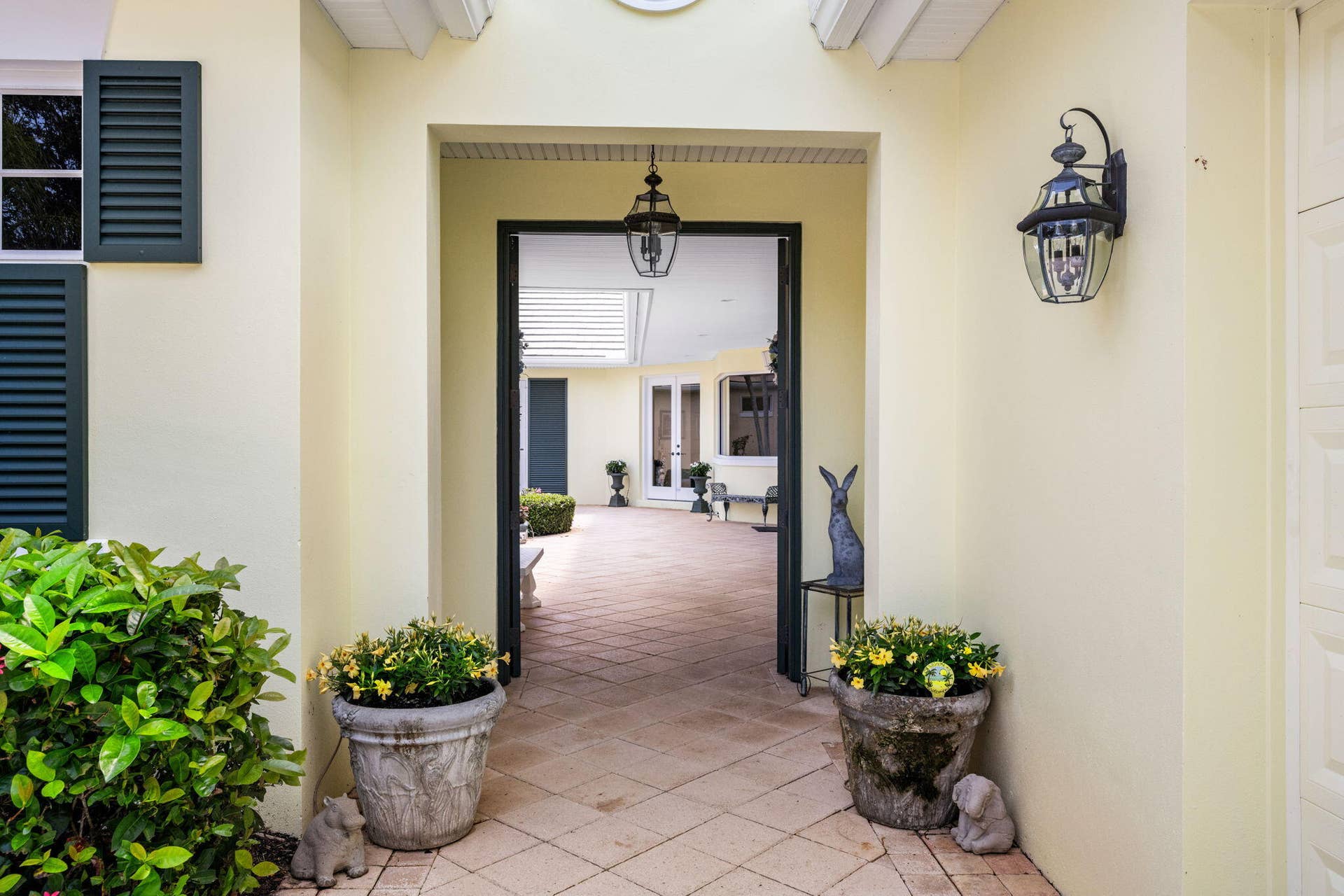 Welcome in to this gorgeous 3 bedroom 3 bath pool home