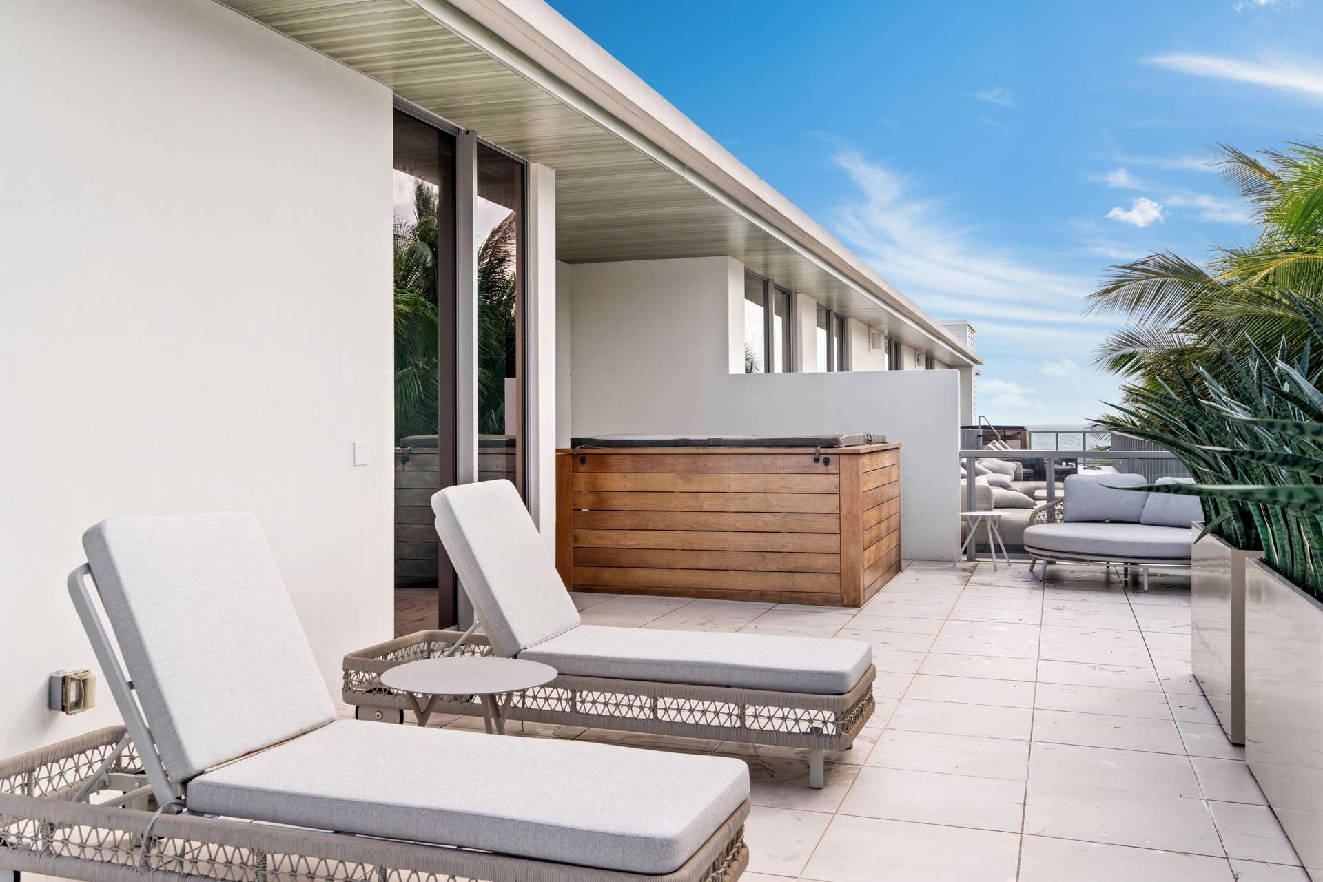 2 PATIO_ANGLE_RT
