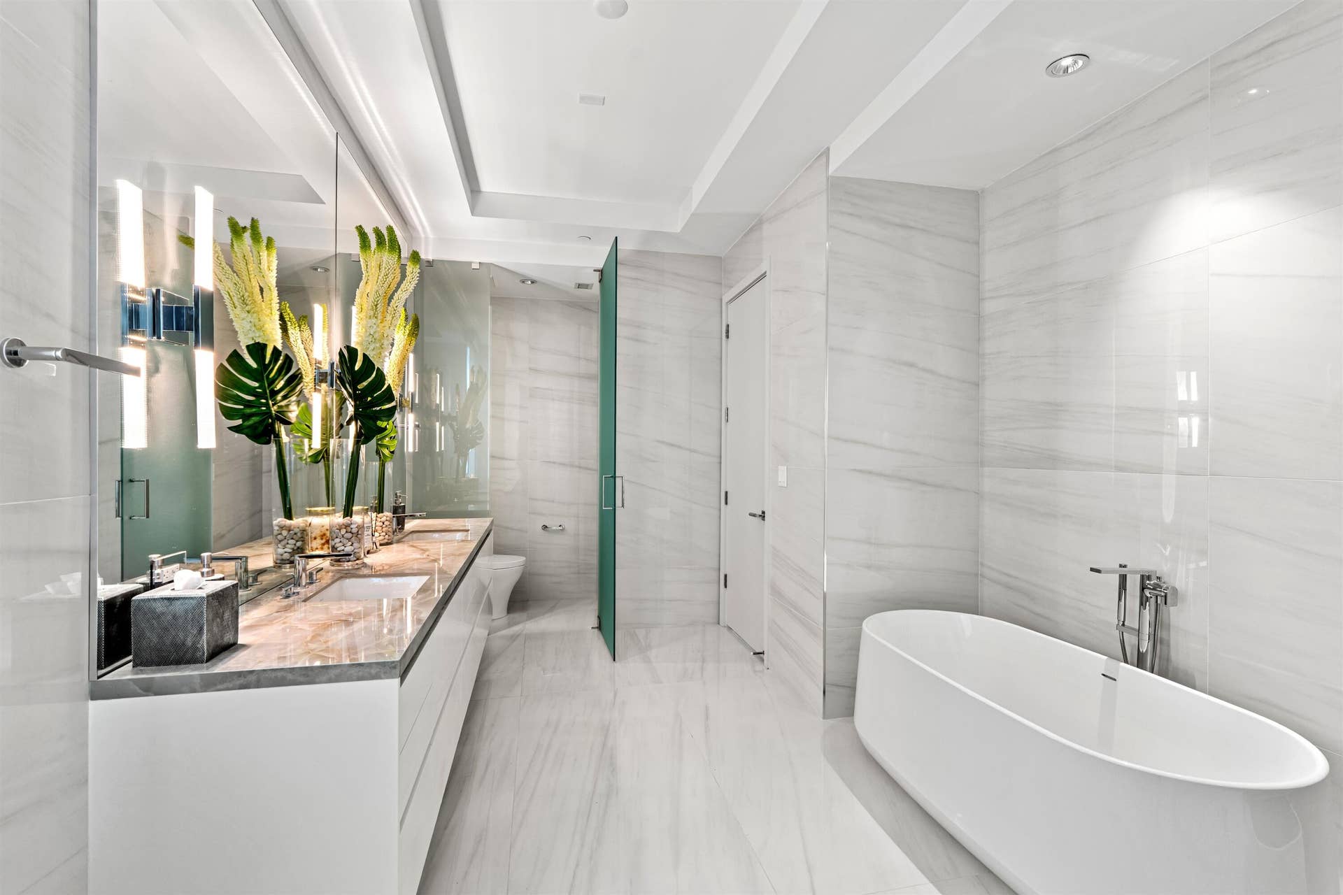 PRIMARY_BATHROOM_ANGLE_RIGHT