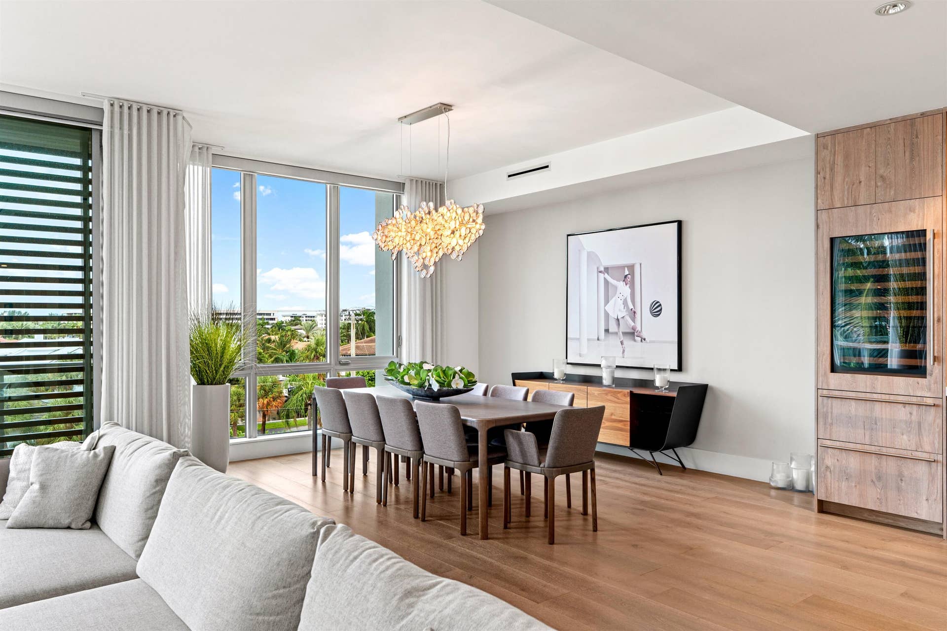 DINING_ROOM_ANGLE_RIGHT