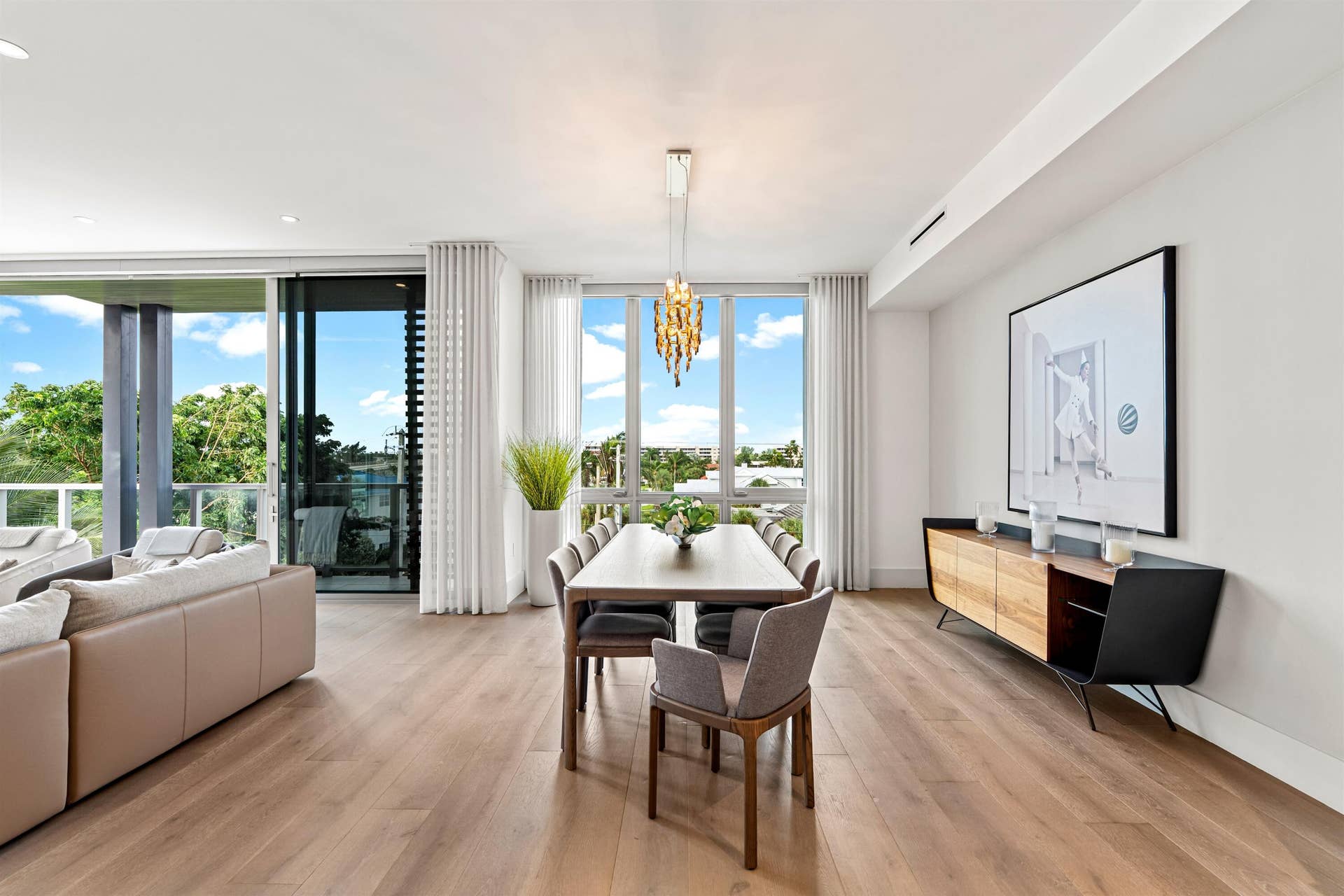 DINING_ROOM_STRAIGHT