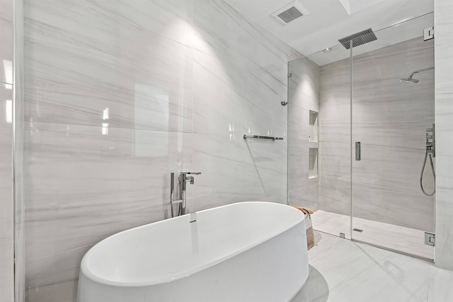 PRIMARY_BATHROOM_ANGLE_LEFT