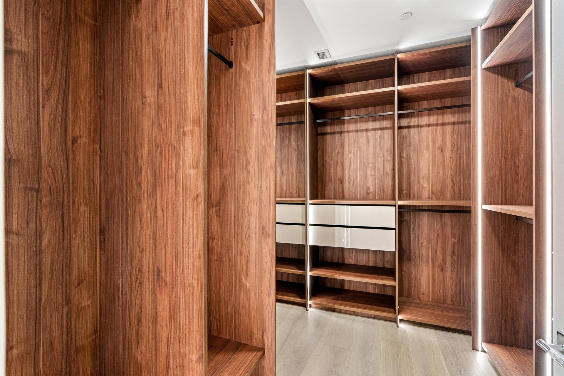 CLOSET_ANGLE