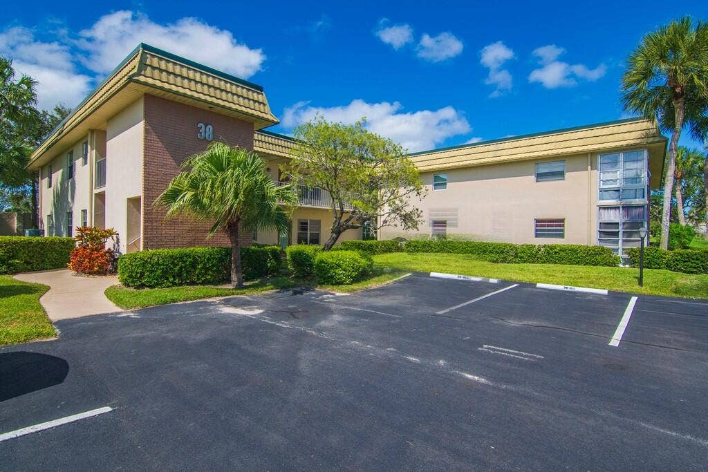 38 Vis Gdns Trail, Vero Beach, FL 32962 Virtually staged