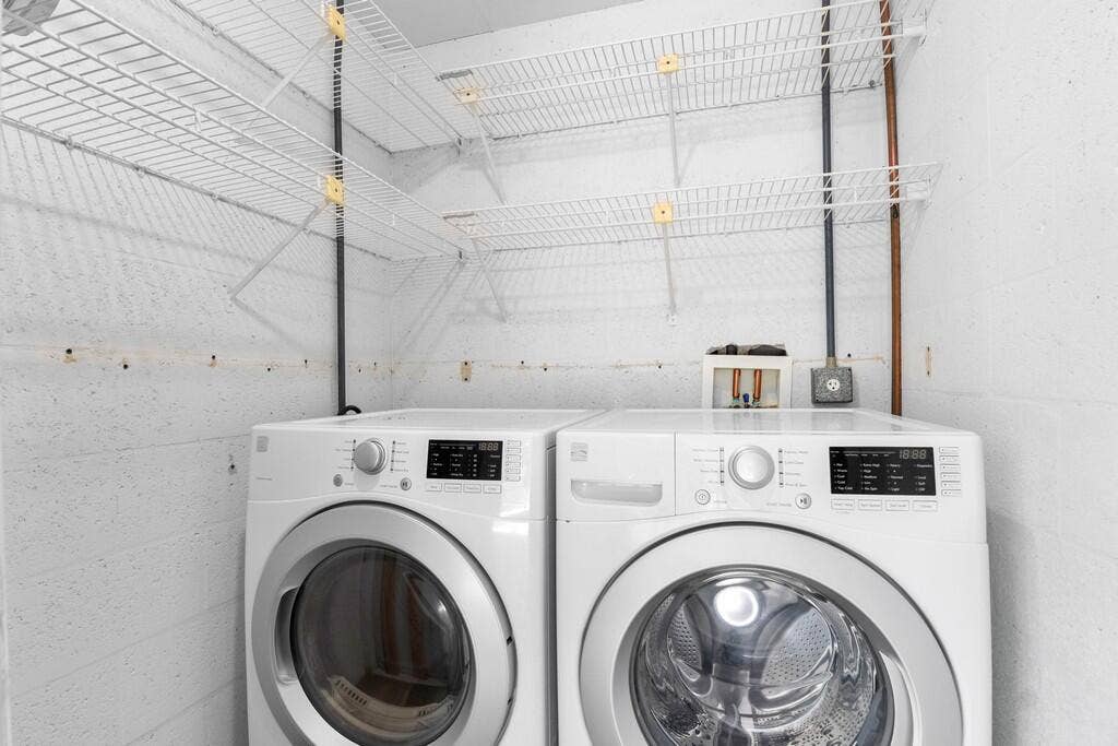 38 Vis Gdns Trail, Vero Beach, FL 32962 washer/dryer in the unit!