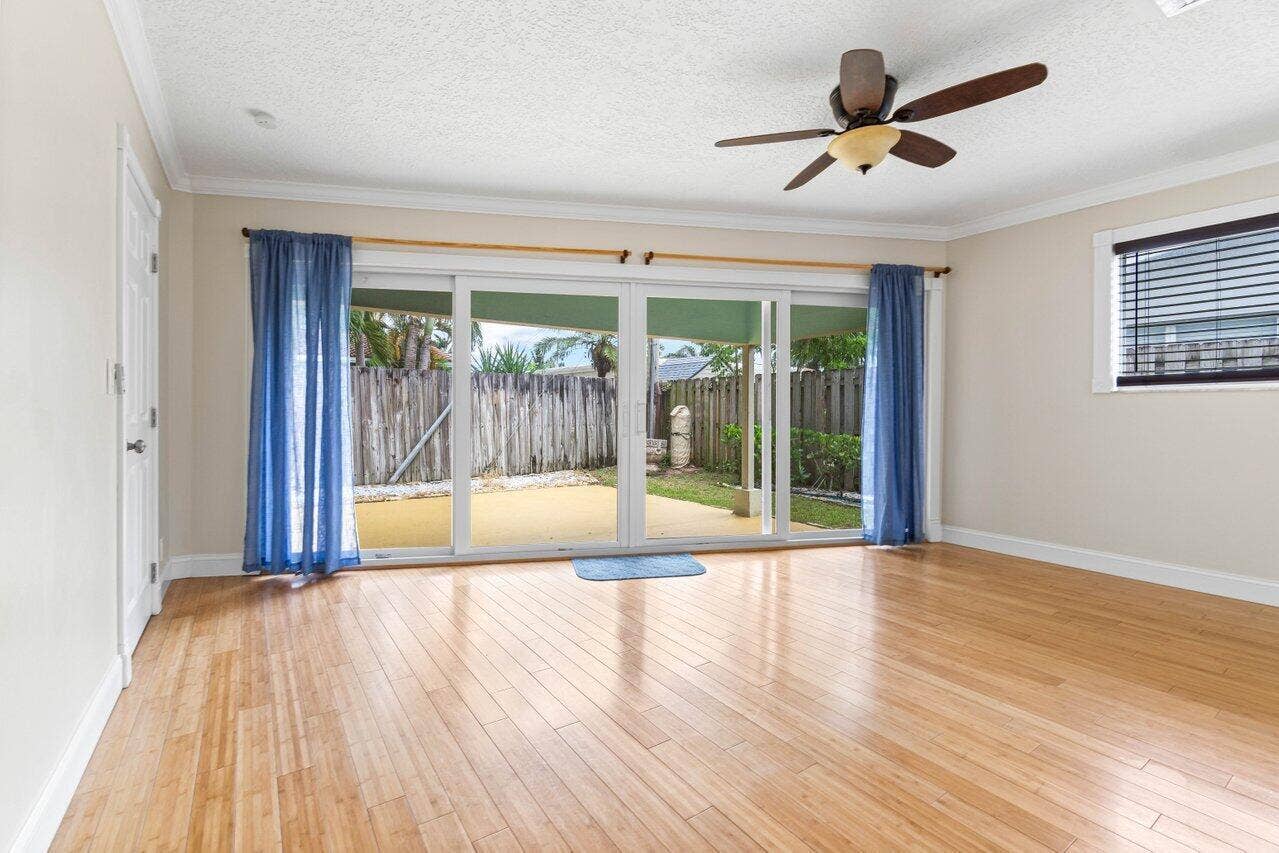 712 NE 23rd 17
