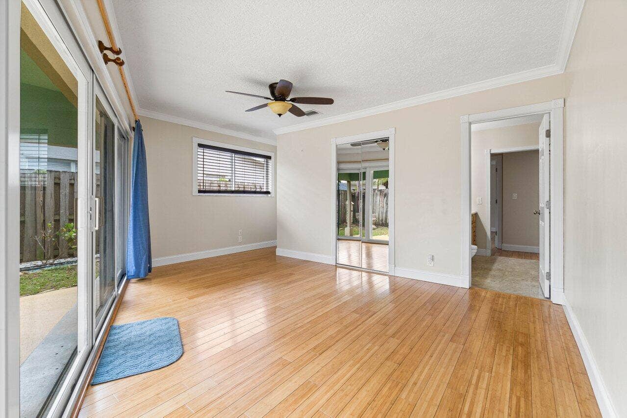712 NE 23rd 15