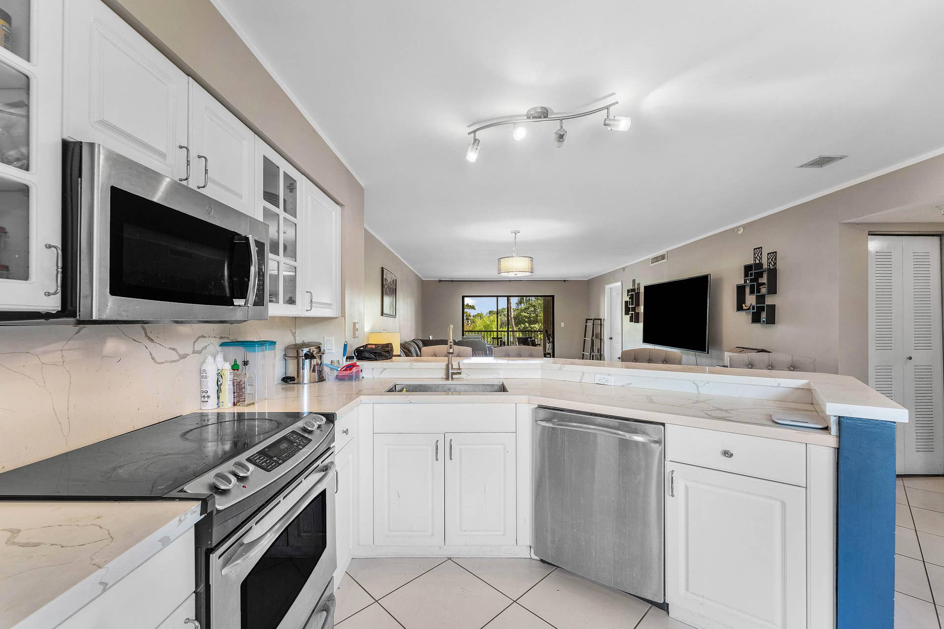 2205 S CYPRESS BEND Drive, #302, Pompano Beach, Pompano Beach, FL 33069 008-2205SouthCypressBendDrive-PompanoBea