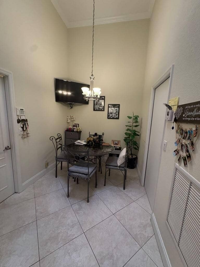 Eat-in Kitchen