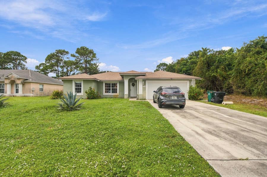 Property photo for 325 SE THORNHILL Drive, Port St Lucie, FL