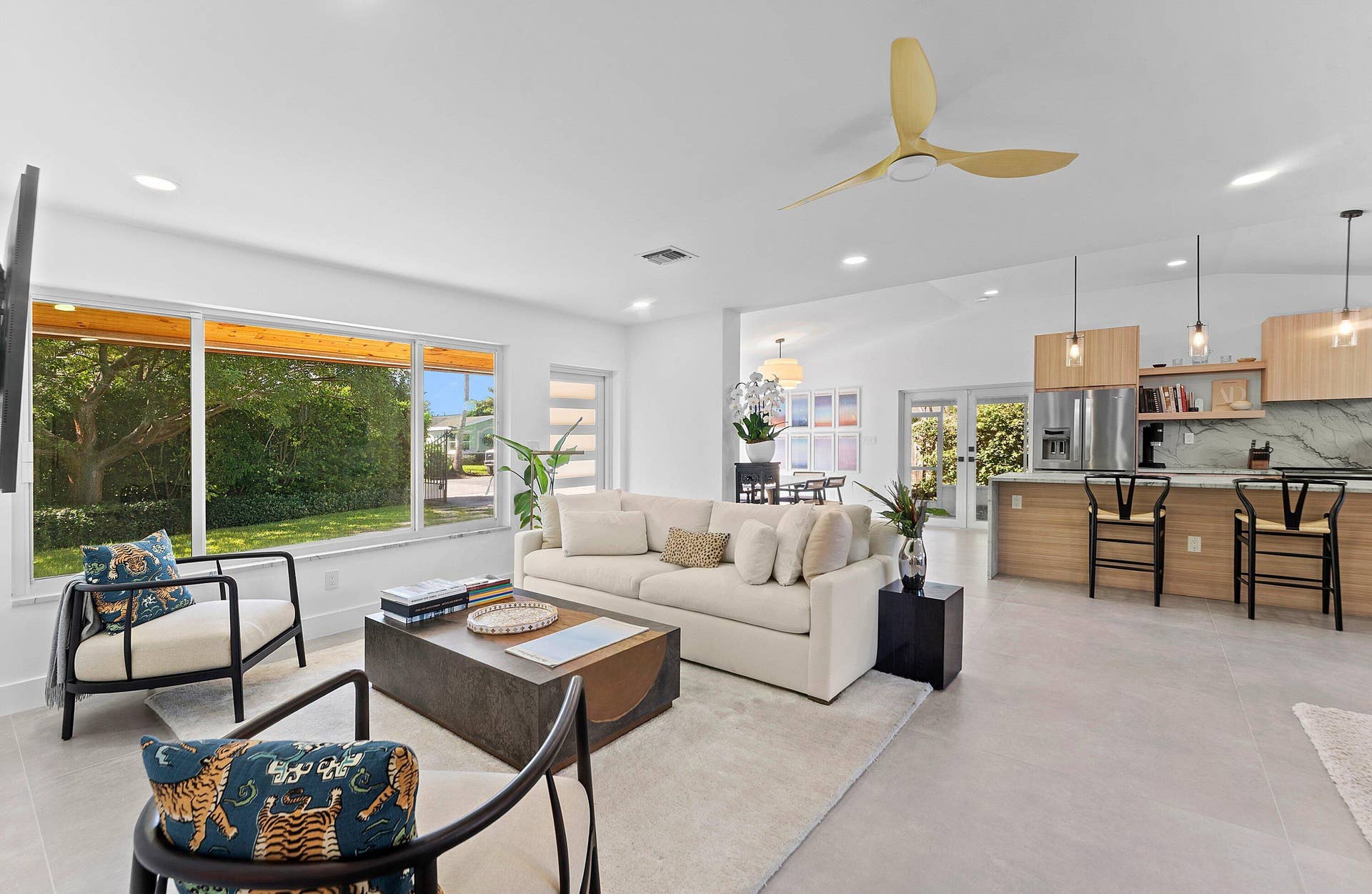 375 LINDA Lane, West Palm Beach, FL 33405 Living Room