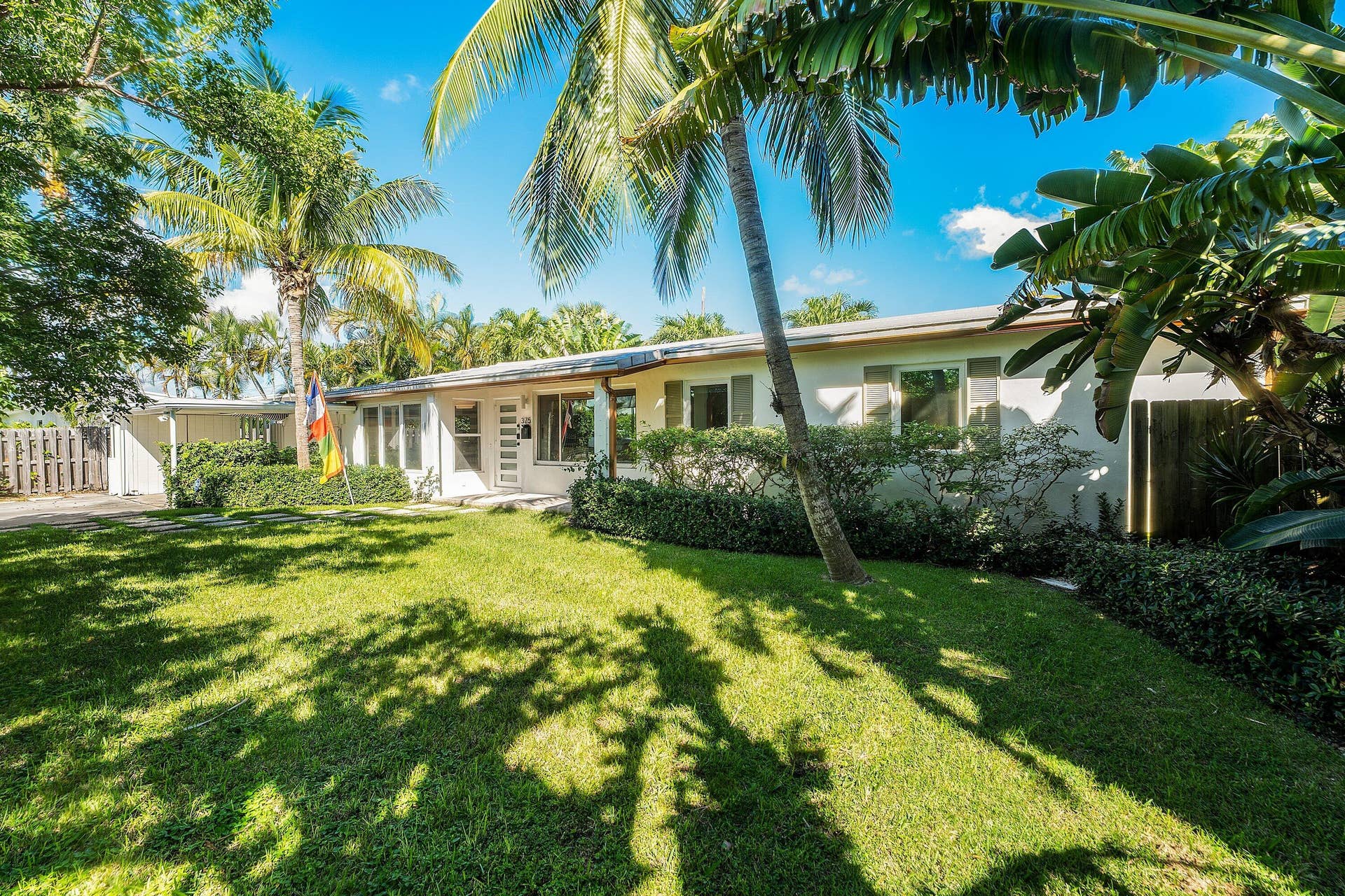 375 LINDA Lane, West Palm Beach, FL 33405 Front of House