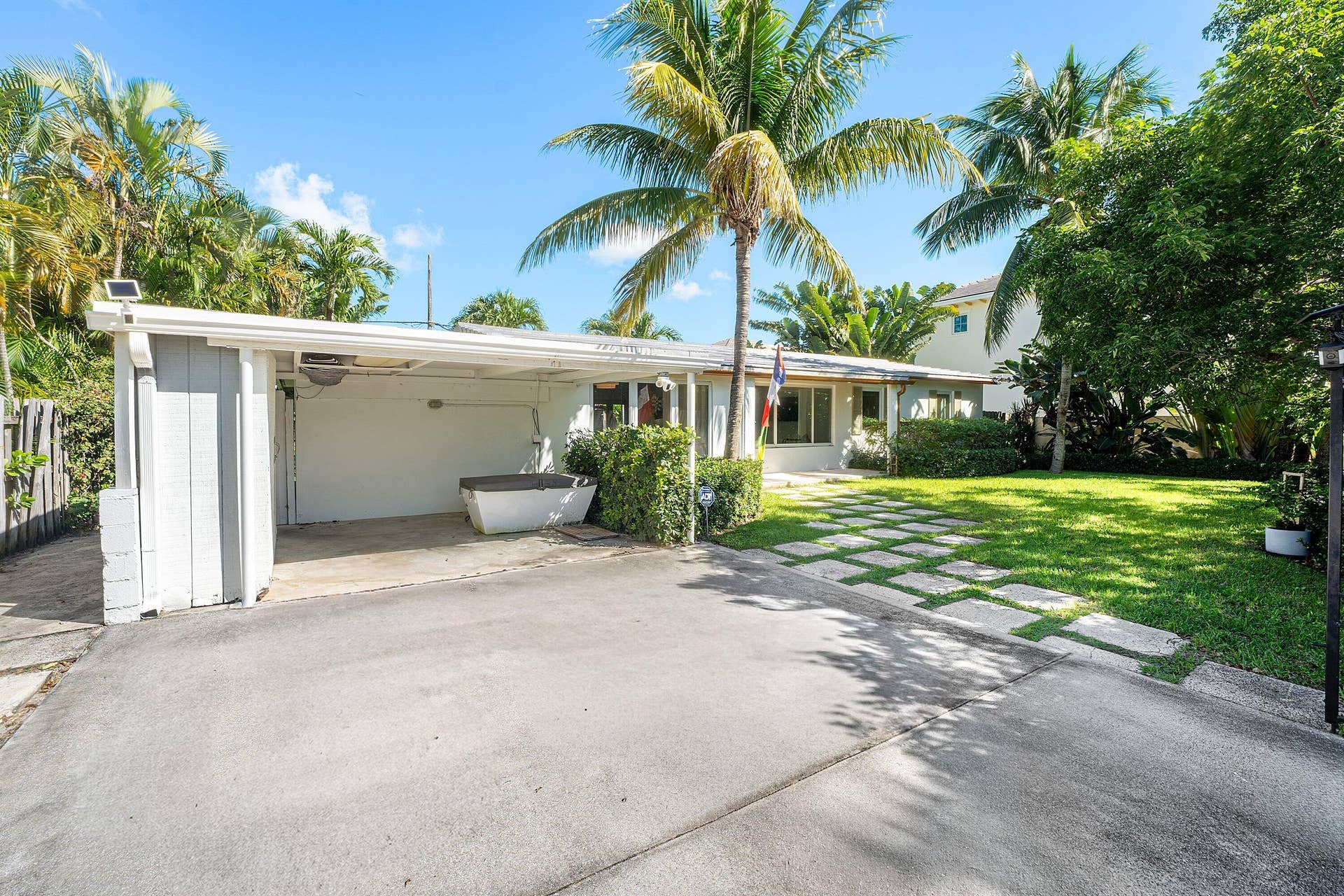 375 LINDA Lane, West Palm Beach, FL 33405 Car port and Cold Plunge