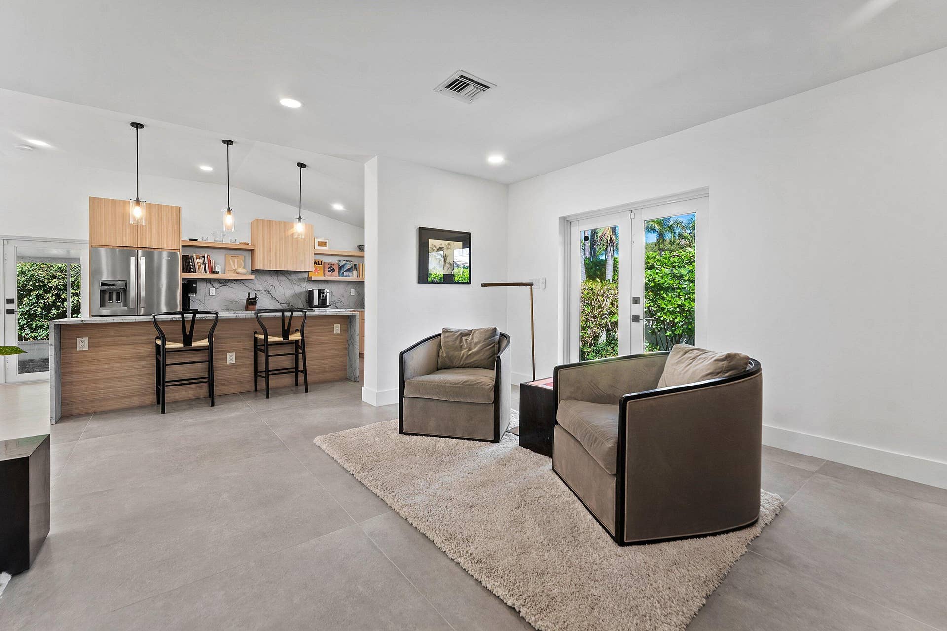 375 LINDA Lane, West Palm Beach, FL 33405 Sitting Room