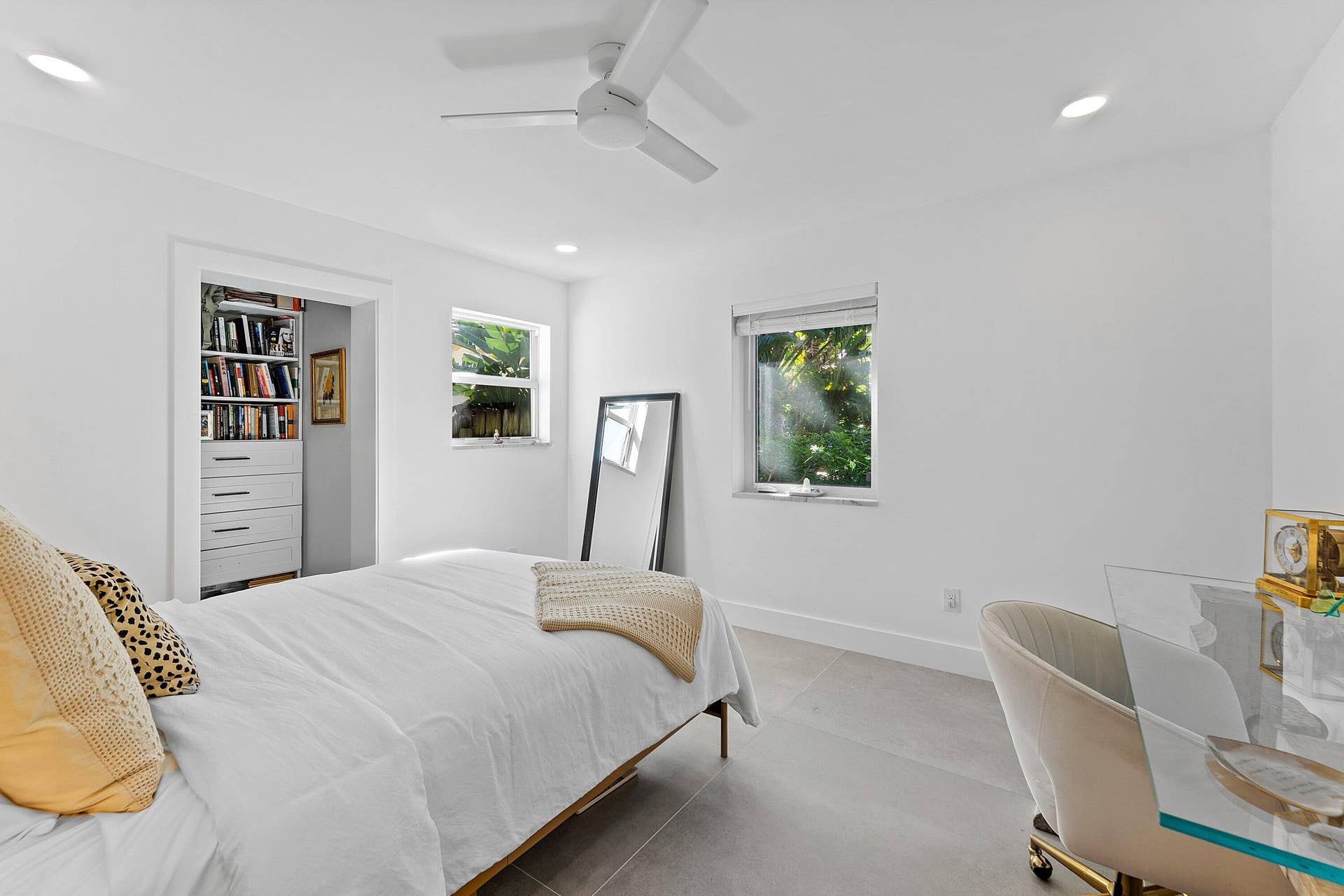 375 LINDA Lane, West Palm Beach, FL 33405 Guest Bedroom
