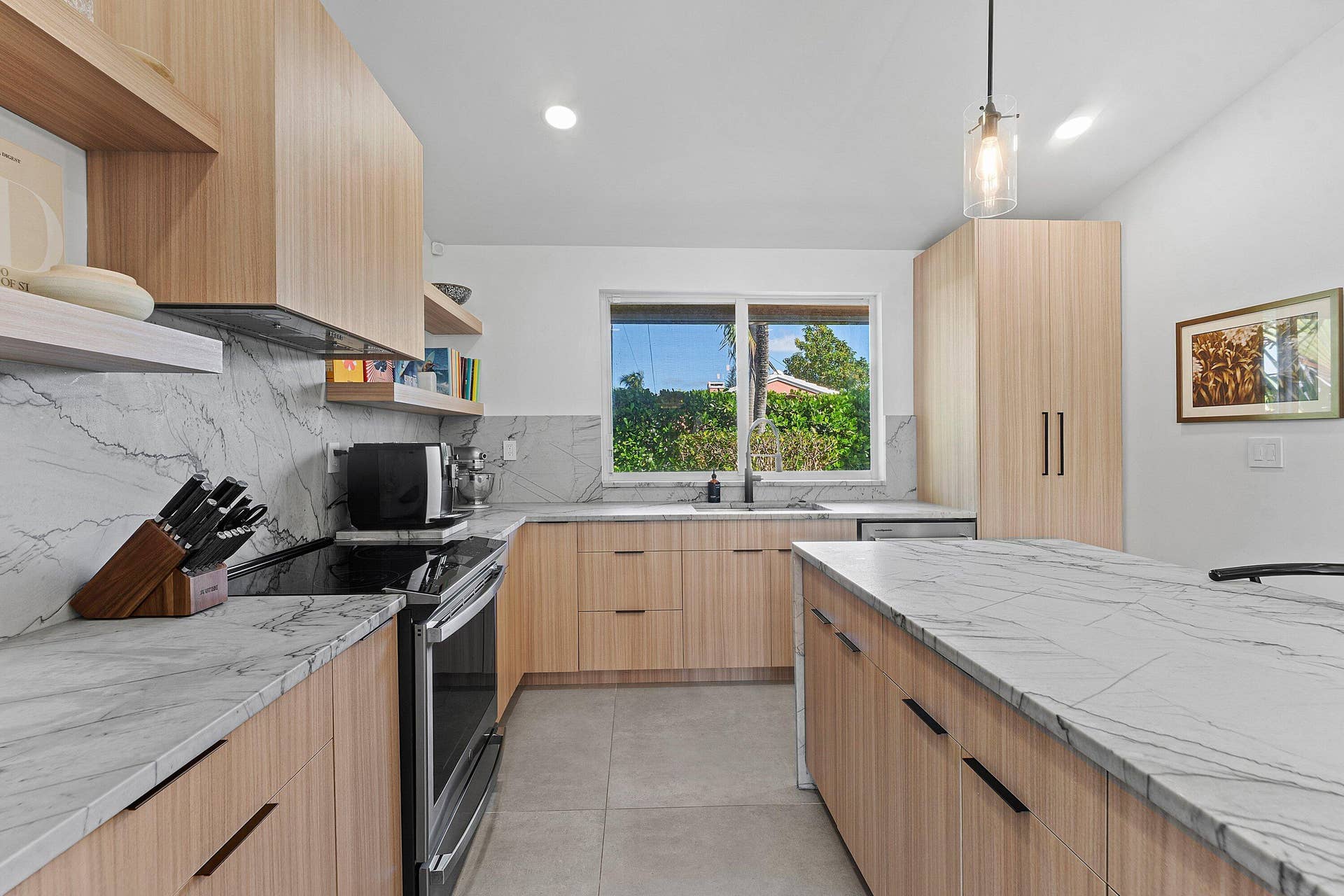 375 LINDA Lane, West Palm Beach, FL 33405 Kitchen
