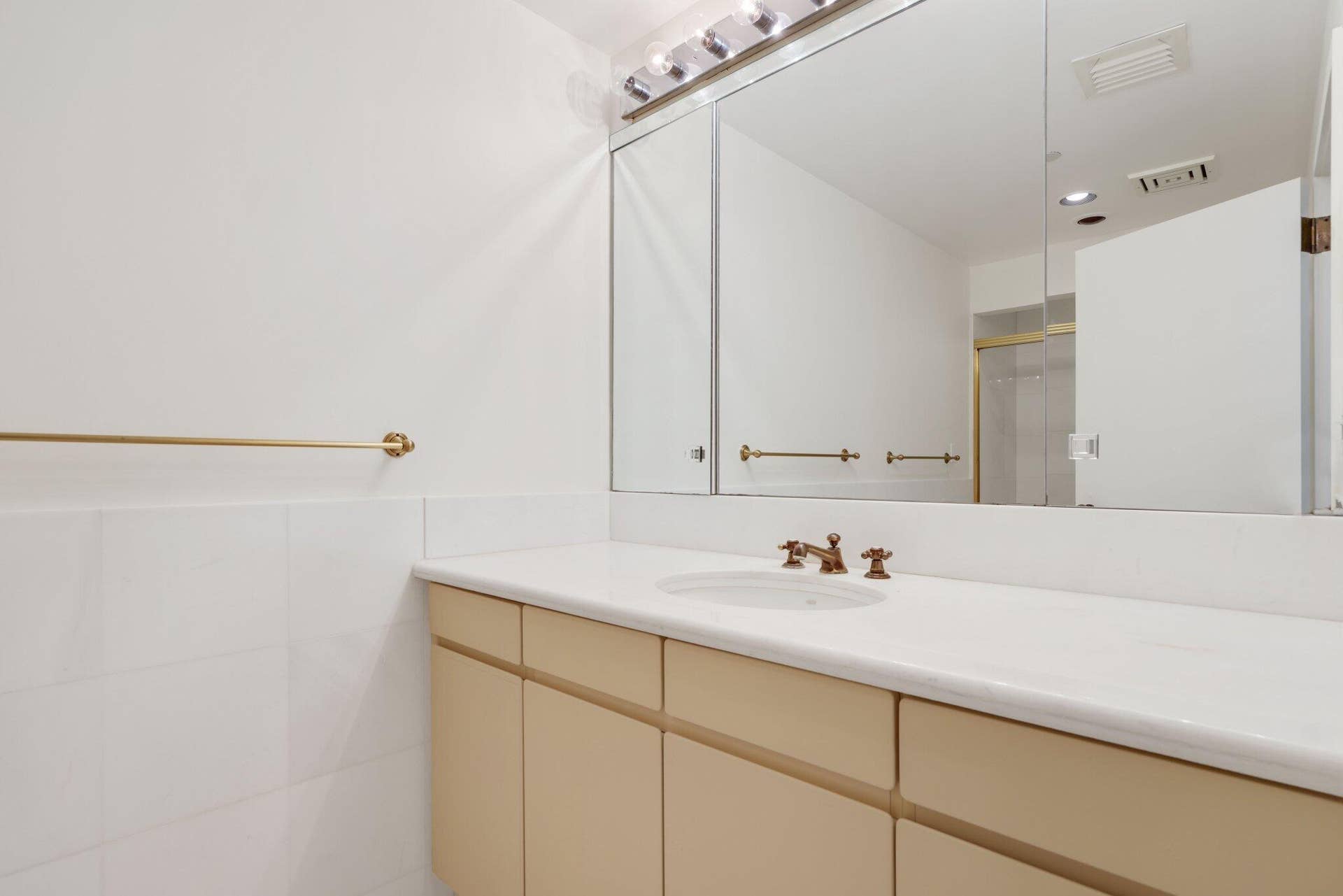 First Guest En-Suite Bathroom