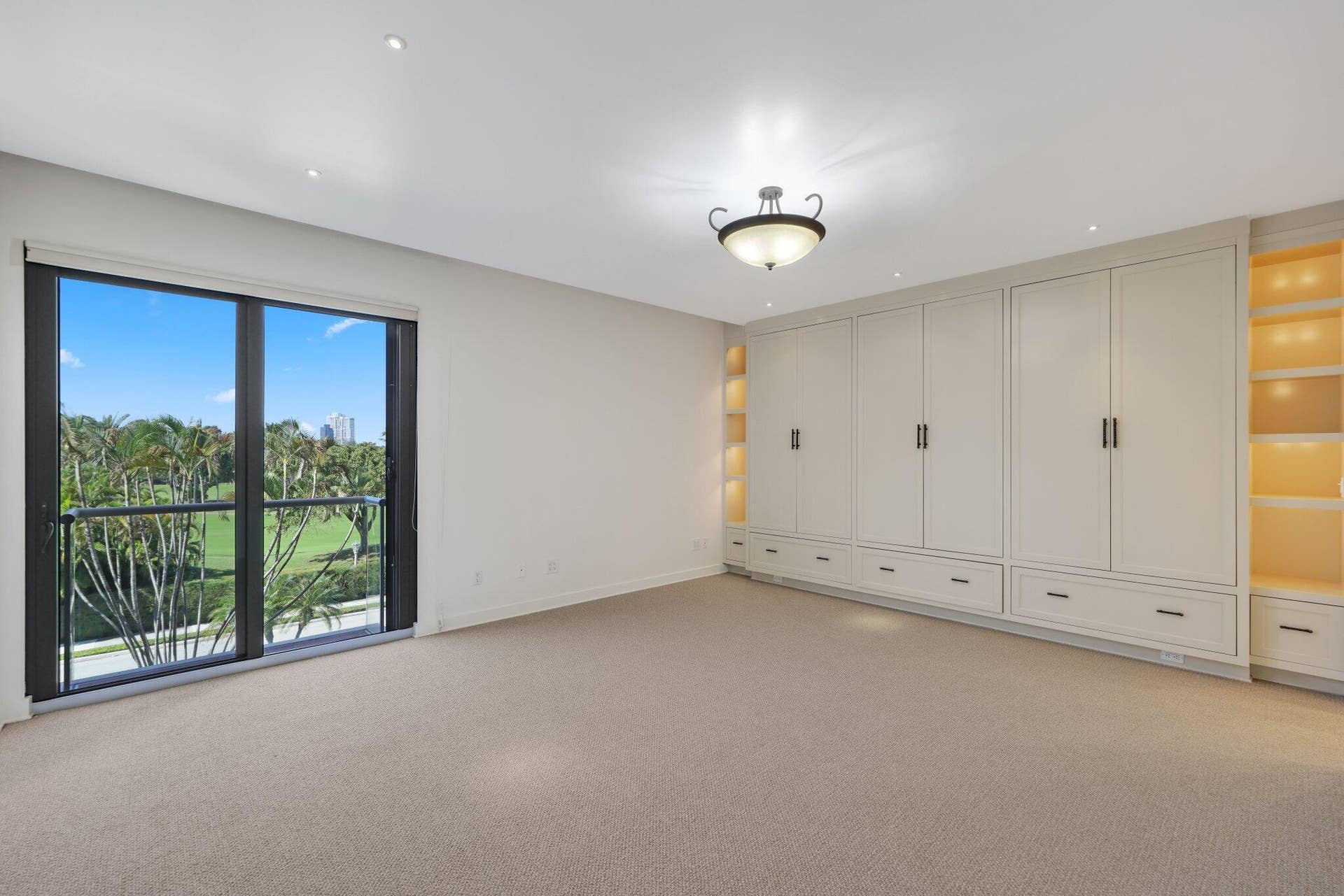Primary Bedroom/Suite
