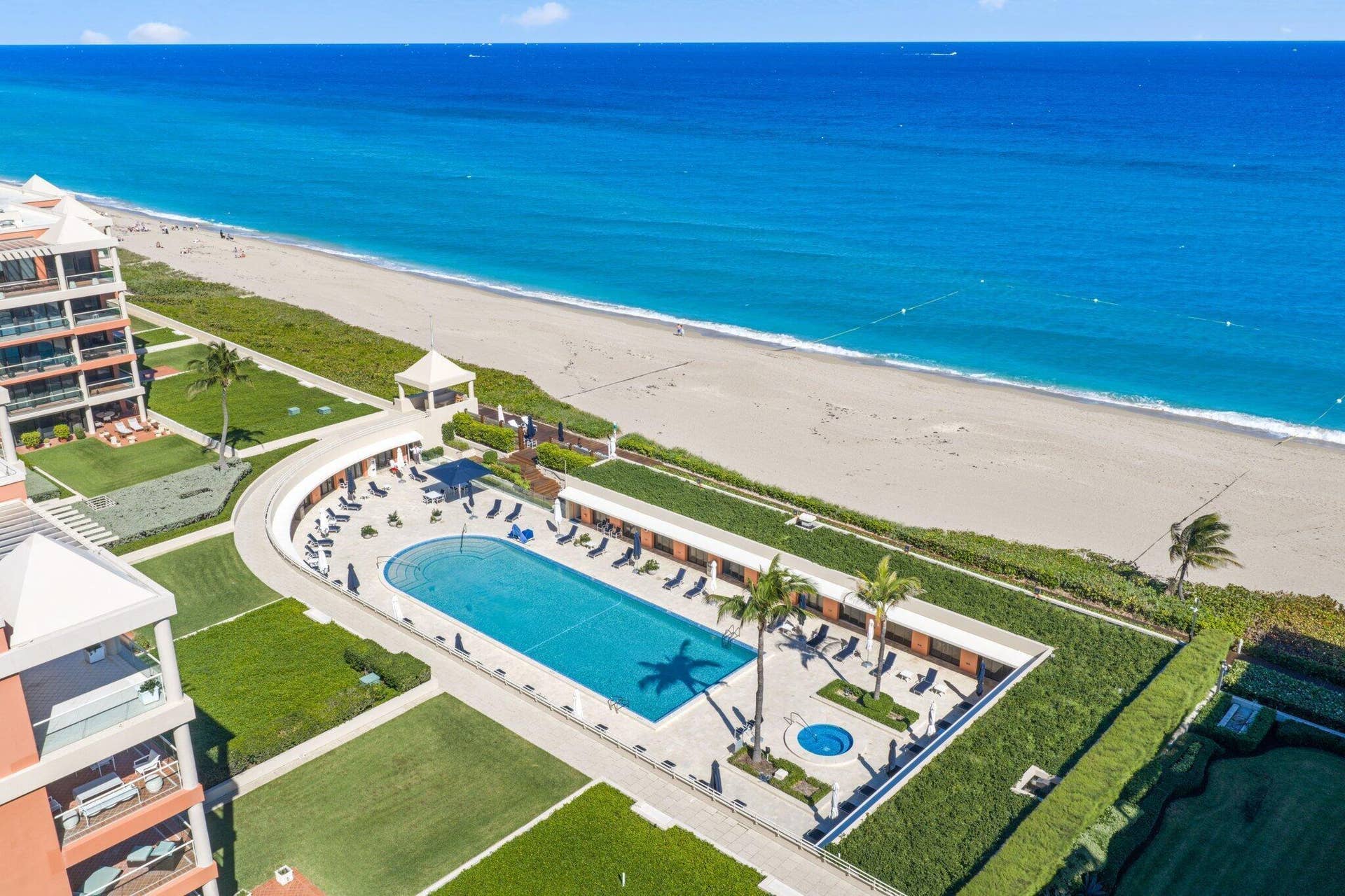 Breakers Row Resort Pool/Spa
