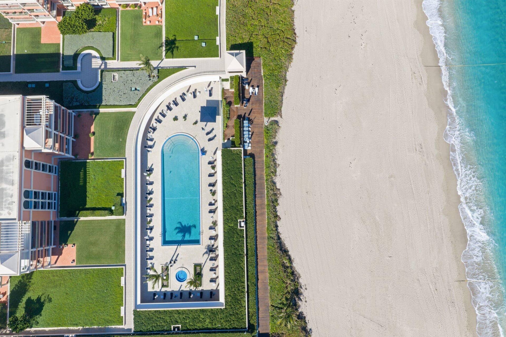 Breakers Row Resort Pool/Spa