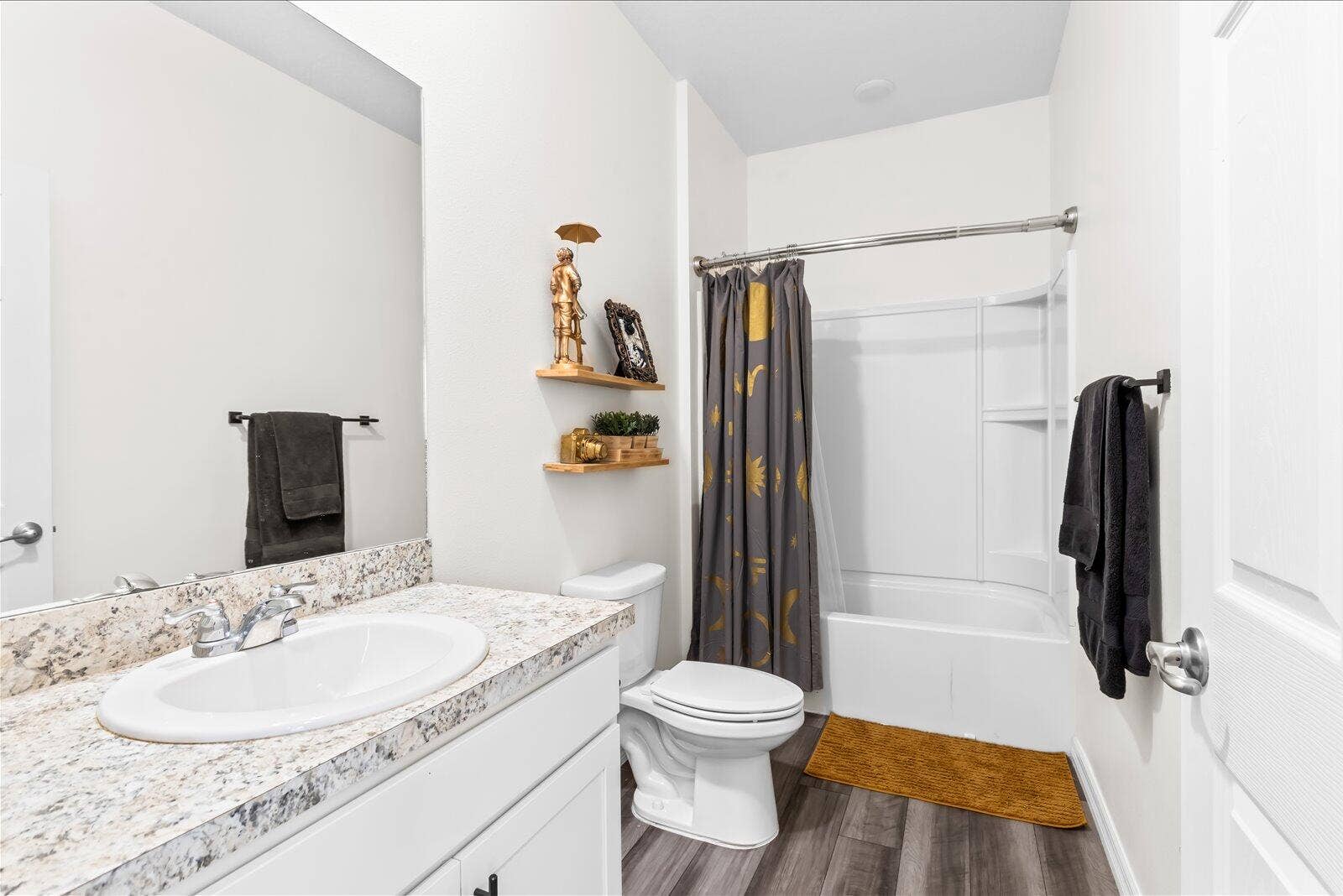 2509 SW KENILWORTH Street, Port St Lucie, FL 34953 GUEST BATHROOM