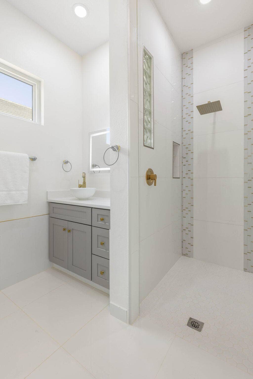 49-web-or-mls-116 Longview Way N-46