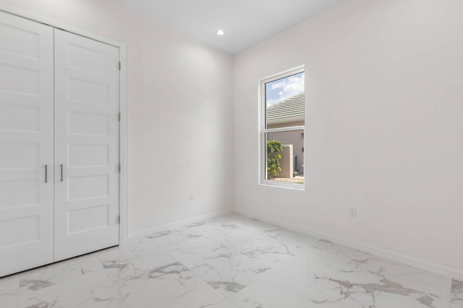52-web-or-mls-116 Longview Way N-49