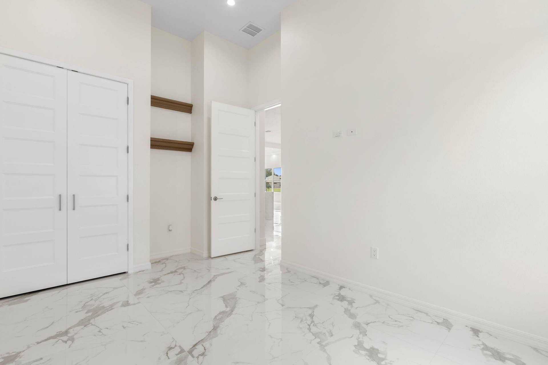 44-web-or-mls-116 Longview Way N-41