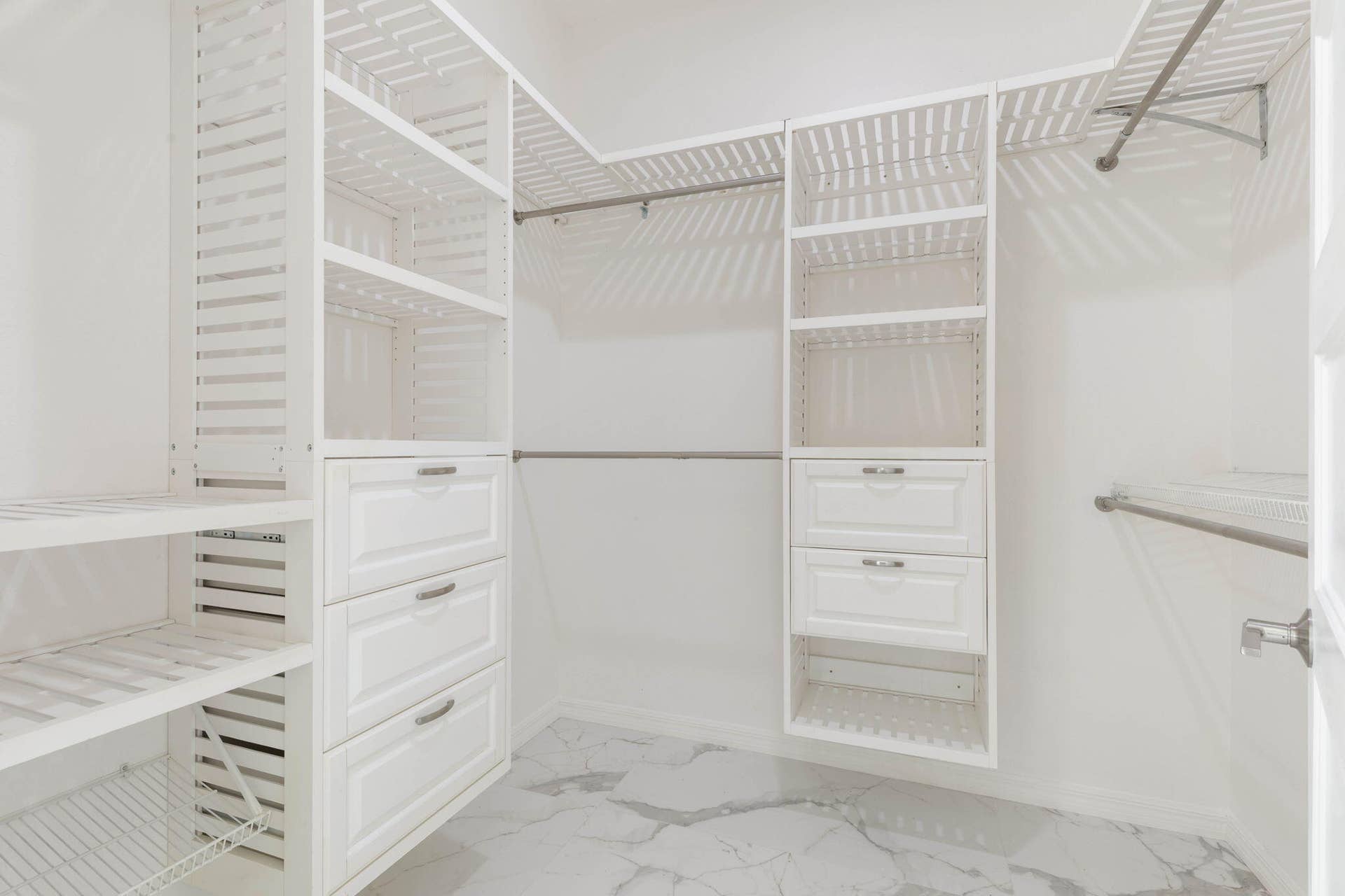 42-web-or-mls-116 Longview Way N-39