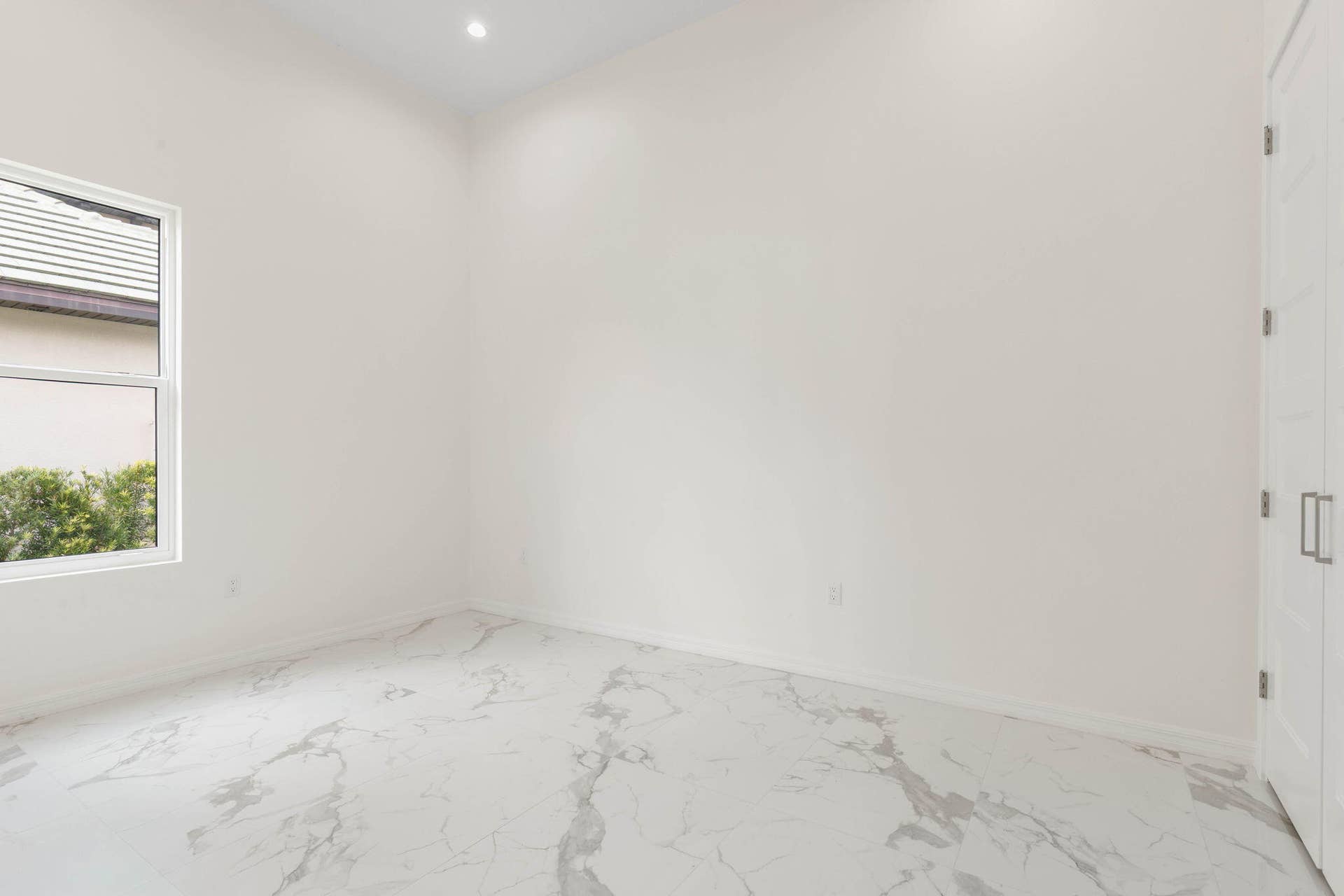 43-web-or-mls-116 Longview Way N-40