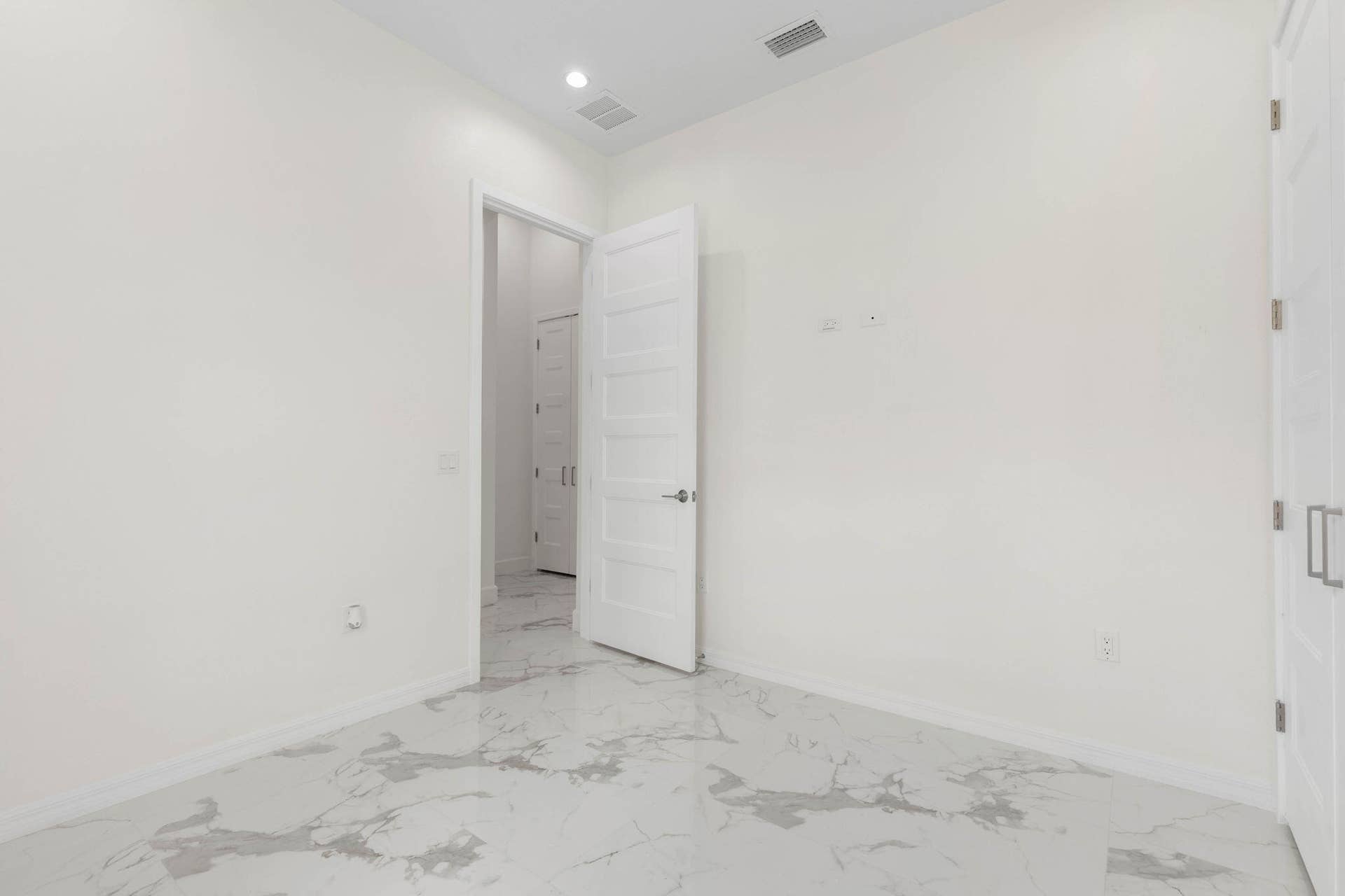 53-web-or-mls-116 Longview Way N-50