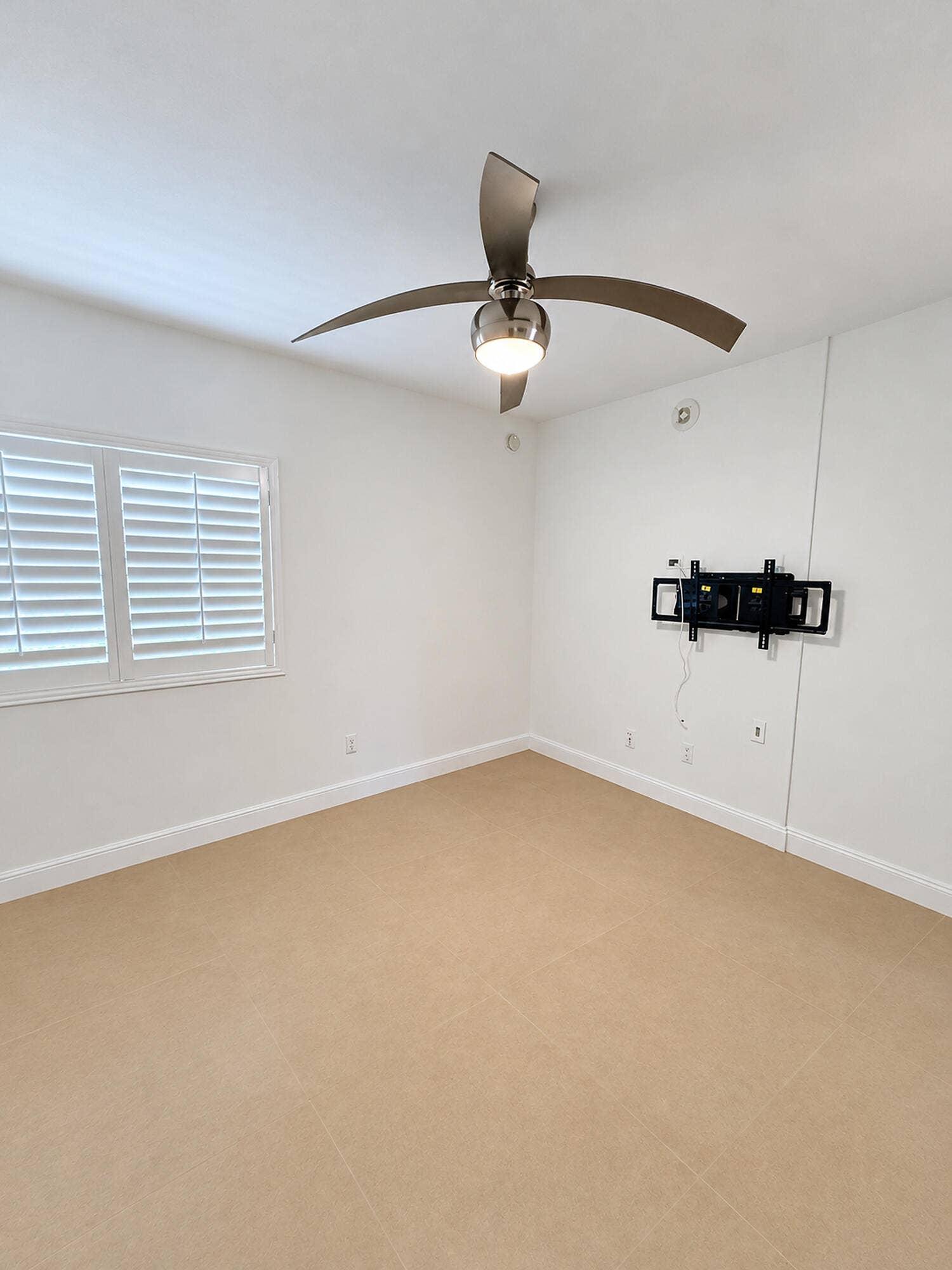 2640 LAKE SHORE Drive, #1711, Riviera Beach, FL 33404 THIRD GUEST BEDROOM