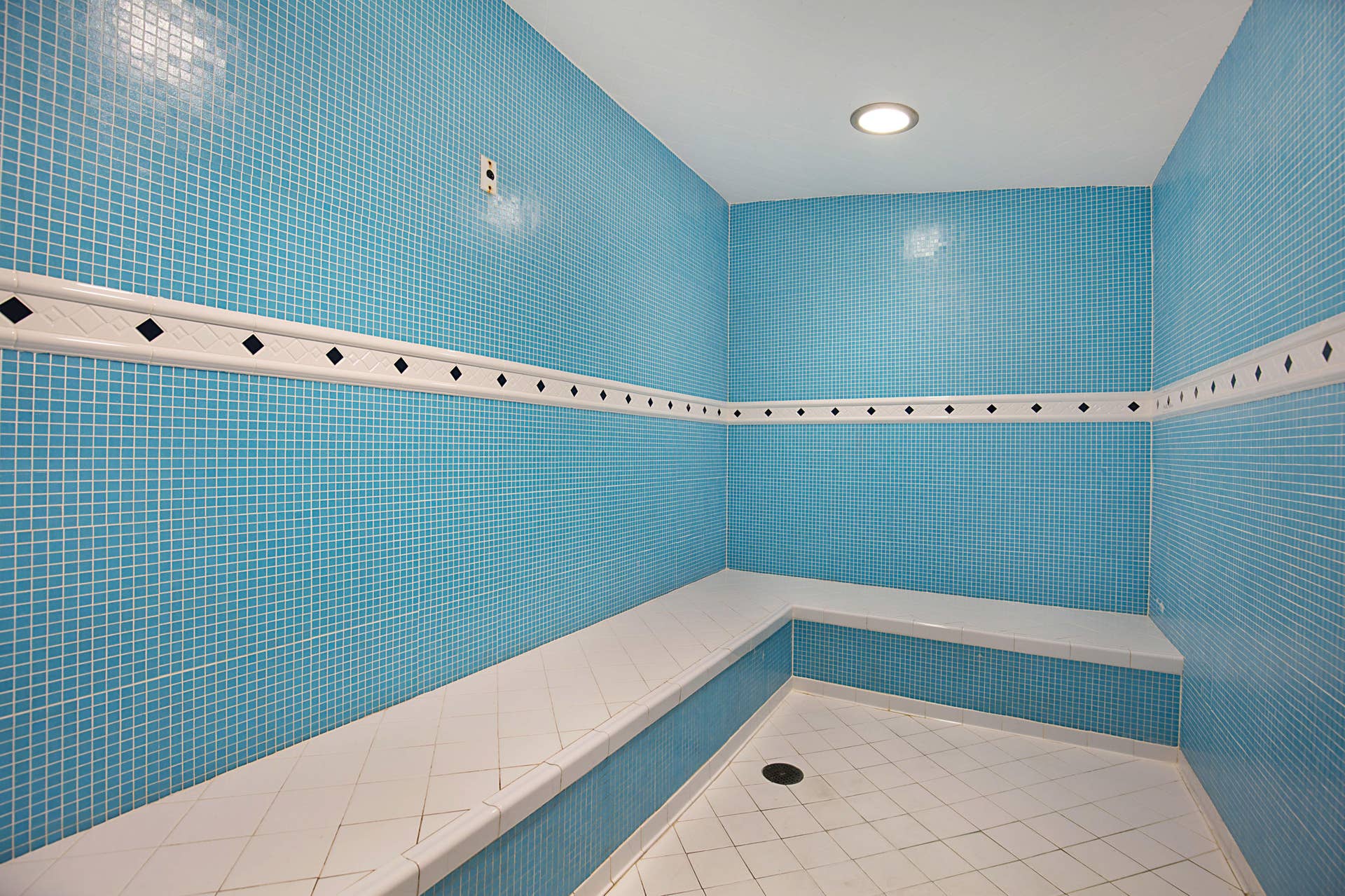 2640 LAKE SHORE Drive, #1711, Riviera Beach, FL 33404 STEAM ROOM IN WOMEN'S AND MEN'S LOCKER