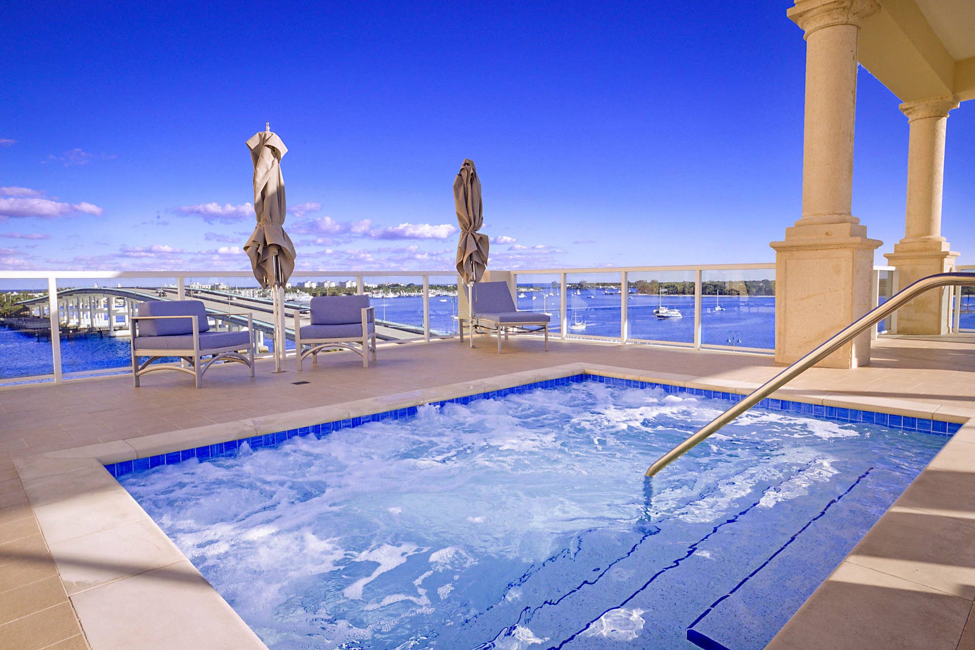 2640 LAKE SHORE Drive, #1711, Riviera Beach, FL 33404 JACUZZI TUB - MORE WATER VIEWS