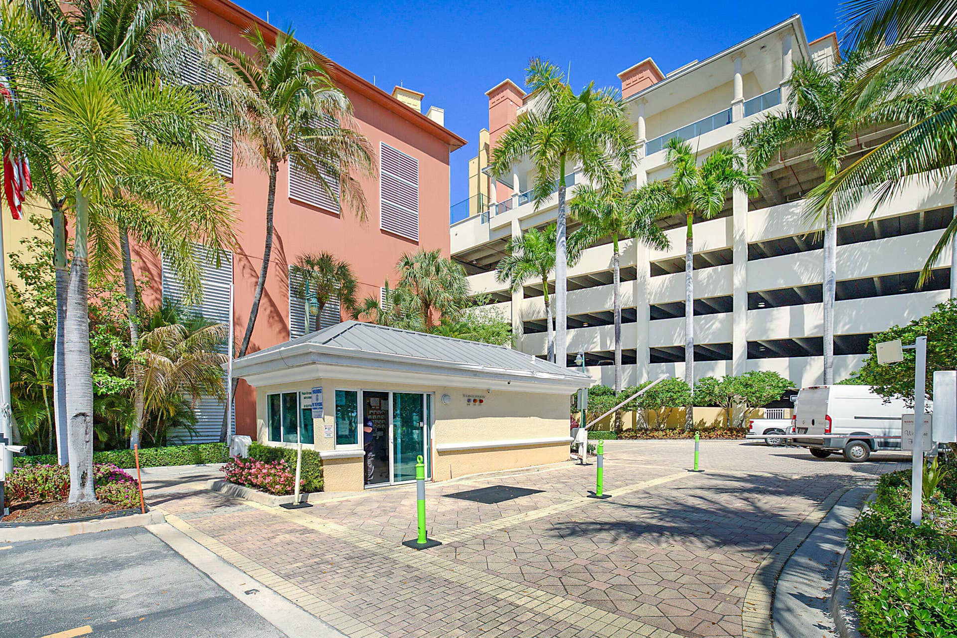 2640 LAKE SHORE Drive, #1711, Riviera Beach, FL 33404 24/7 SECURITY
