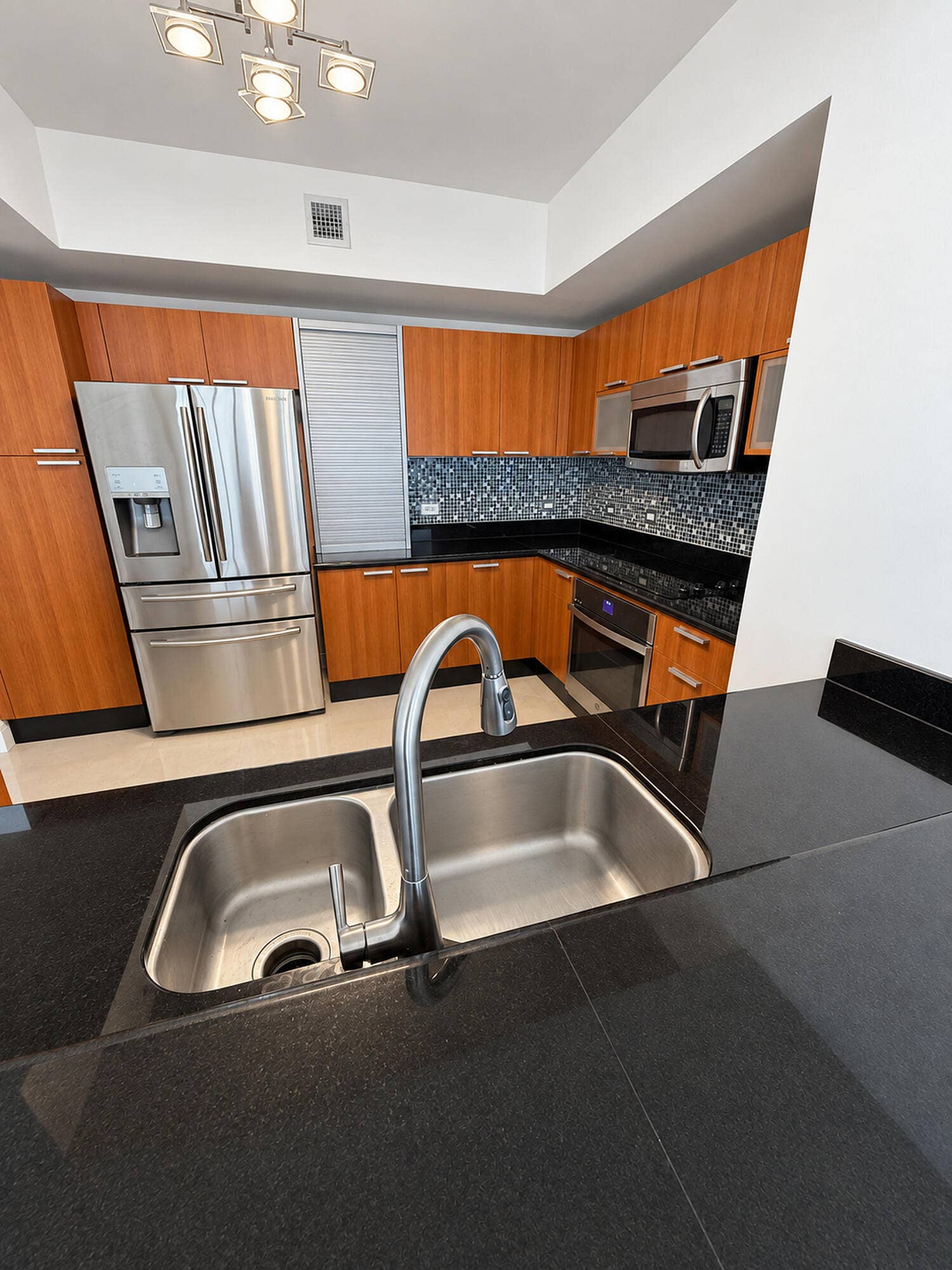 2640 LAKE SHORE Drive, #1711, Riviera Beach, FL 33404 LARGE KITCHEN