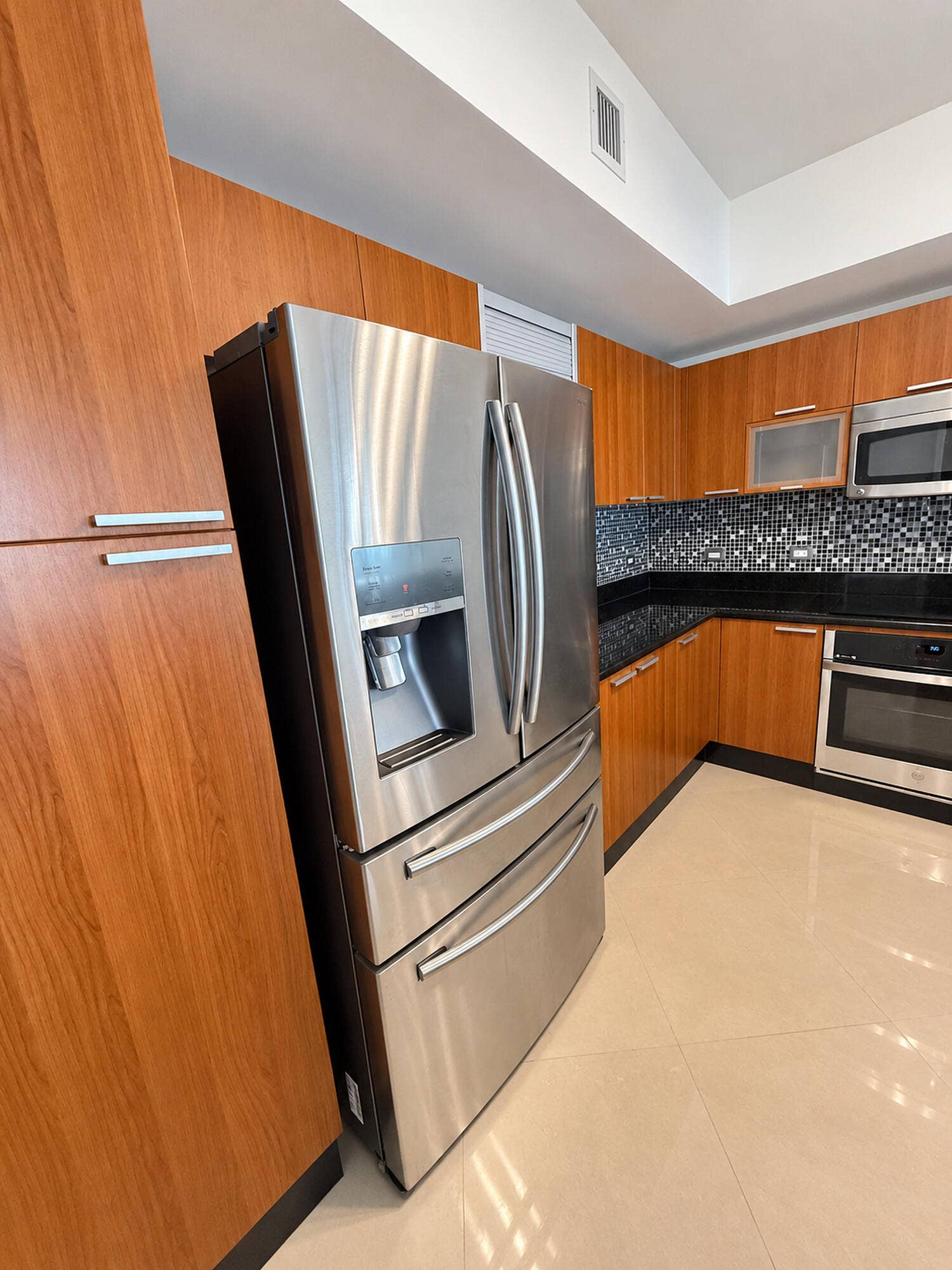 2640 LAKE SHORE Drive, #1711, Riviera Beach, FL 33404 SS APPLIANCES