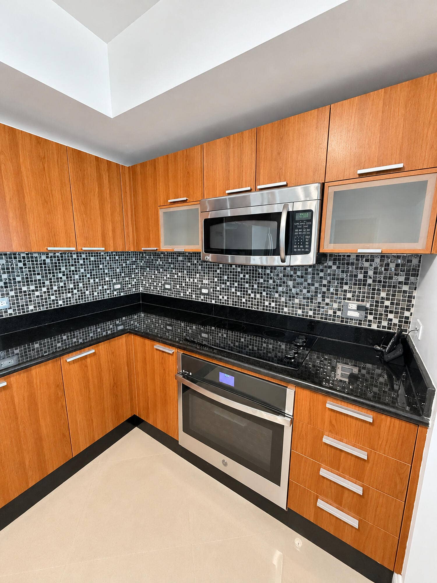 2640 LAKE SHORE Drive, #1711, Riviera Beach, FL 33404 KITCHEN